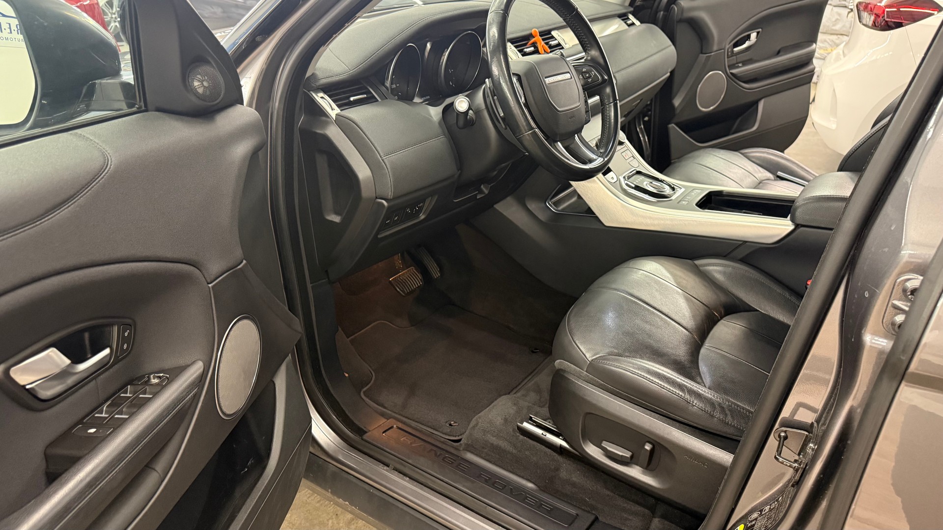 LAND ROVER Range Rover Evoque 2.0 TD4 SE AT9-image-10