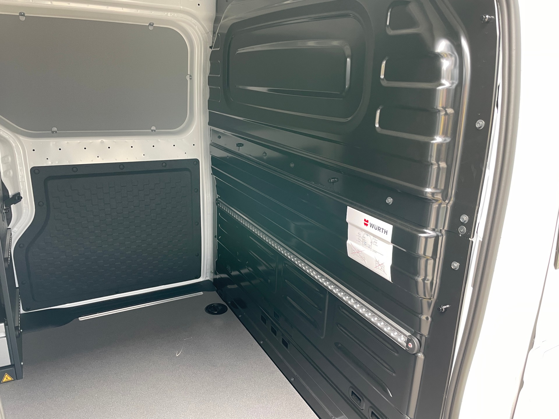 KIA PV5 Cargo 71.2 kWh Plus Würth EDITION Handwerkerausbau-image-5