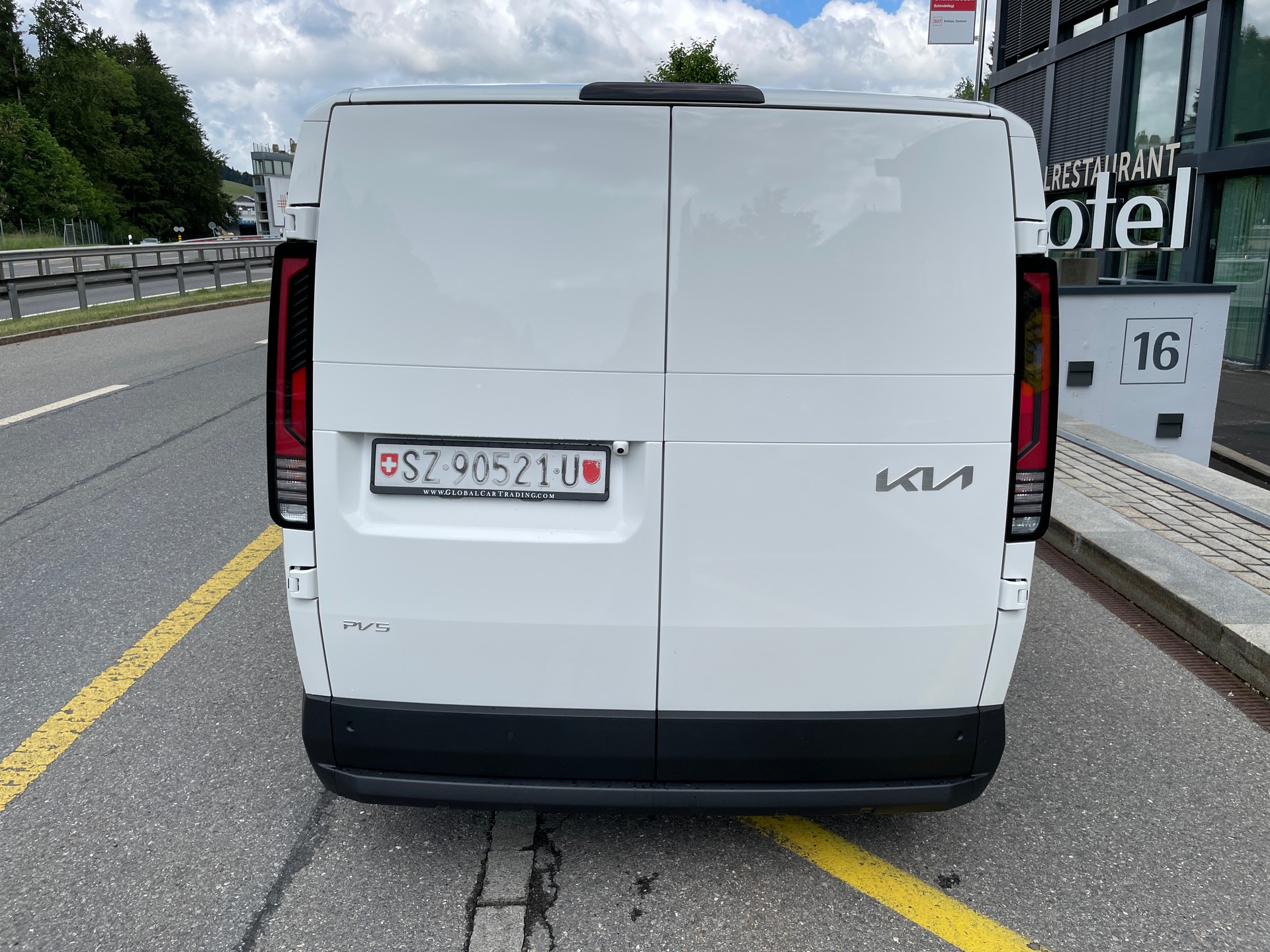 KIA PV5 Cargo 71.2 kWh Plus Würth EDITION Handwerkerausbau-image-12
