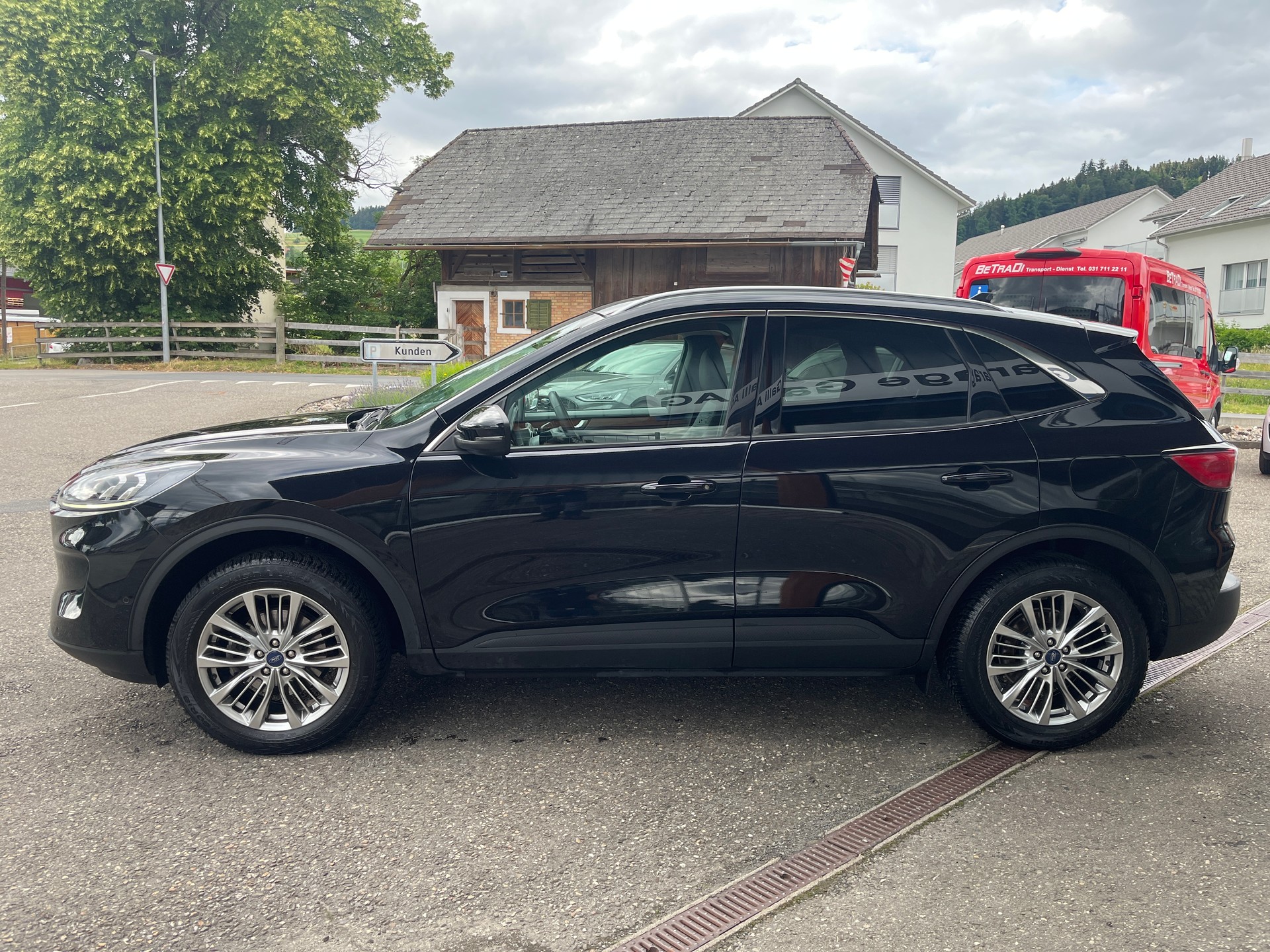 FORD Kuga 2.5 FHEV Titanium X 4WD-image-3