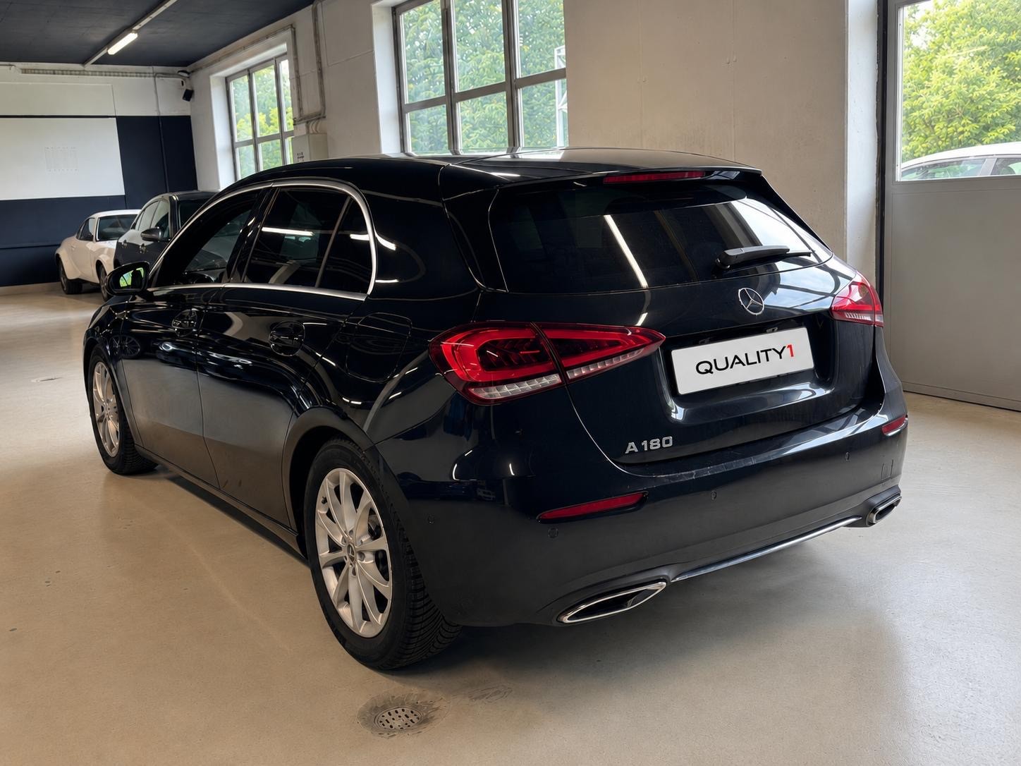 MERCEDES-BENZ A 180 | CH-Fahrzeug | Elegantes Luxus-Interieur-image-6