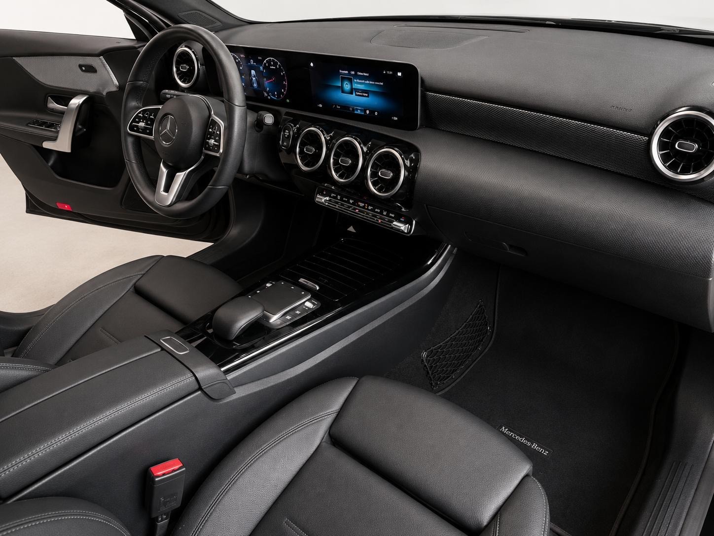 MERCEDES-BENZ A 180 | CH-Fahrzeug | Elegantes Luxus-Interieur-image-9