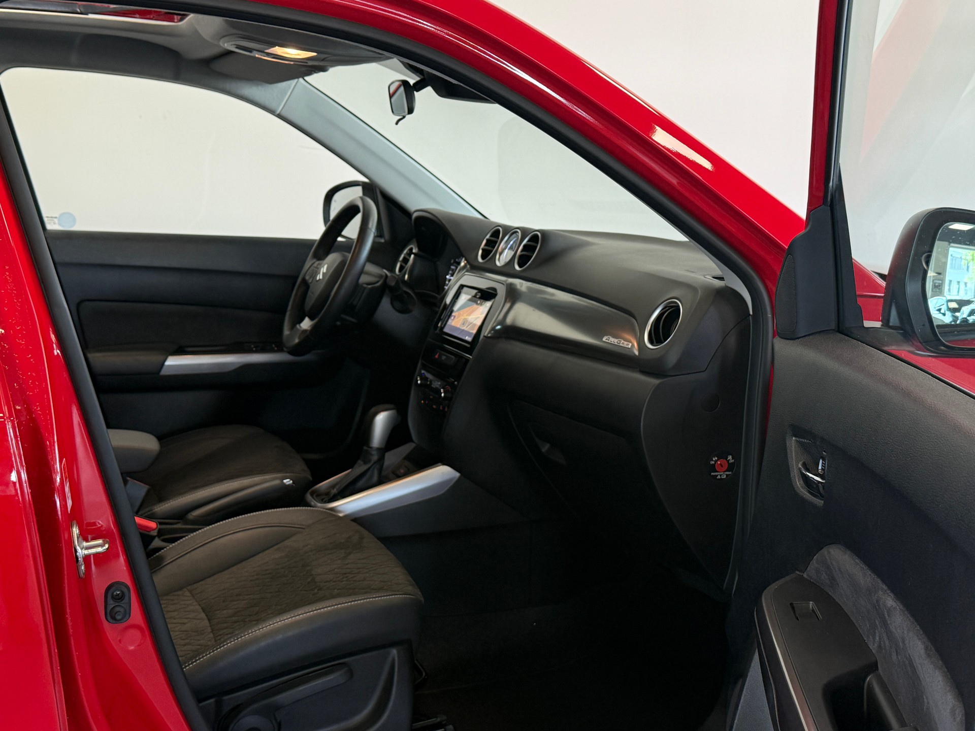 SUZUKI Vitara 1.4 Boosterjet Compact Top Automatic SWISS EDITION-image-10