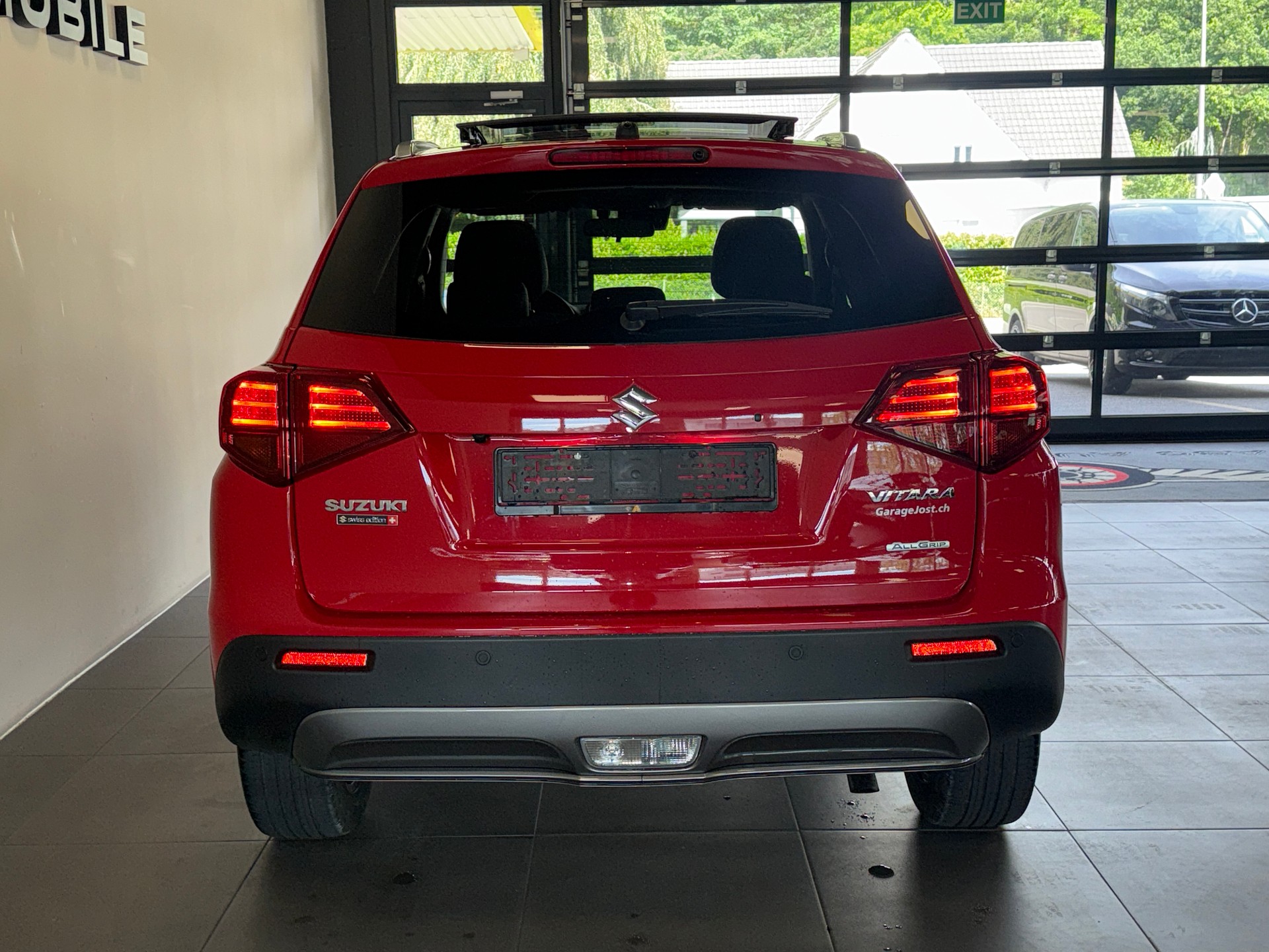 SUZUKI Vitara 1.4 Boosterjet Compact Top Automatic SWISS EDITION-image-3