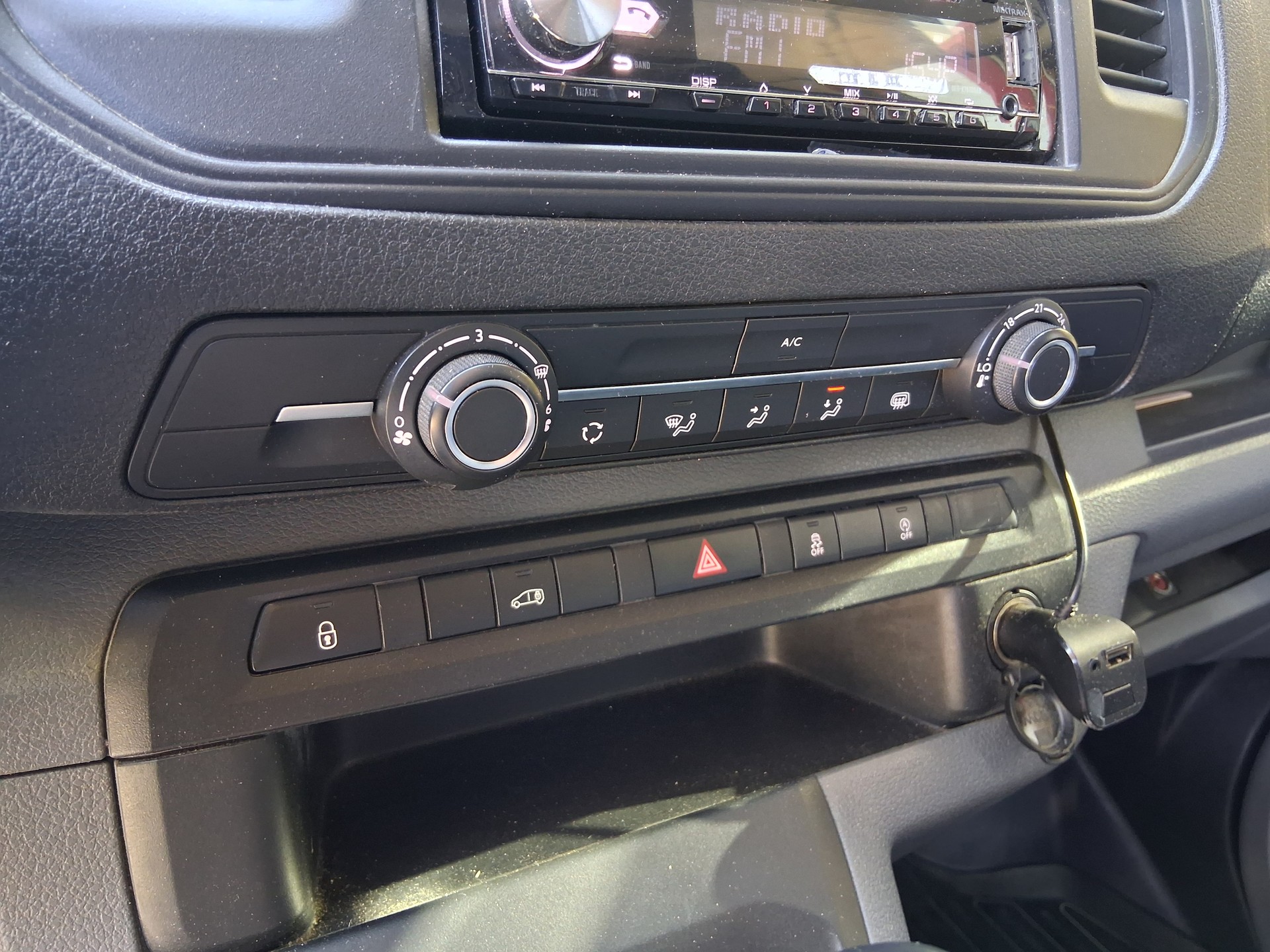 TOYOTA Proace 1.6D Panel Van L1 Terra-image-12