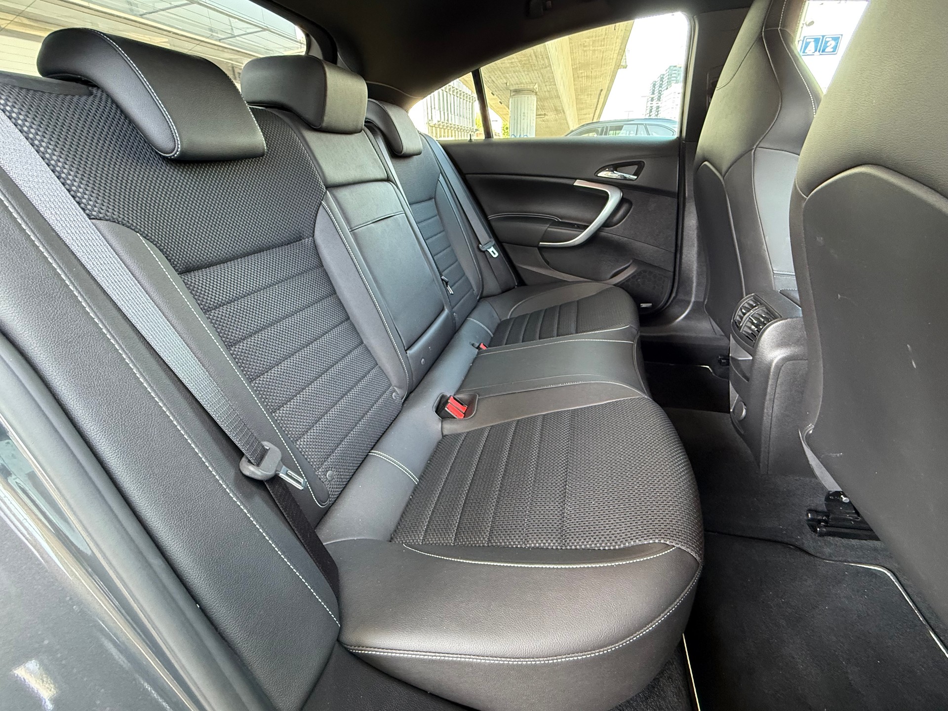 OPEL Insignia 2.8 Turbo OPC 4WD-image-11