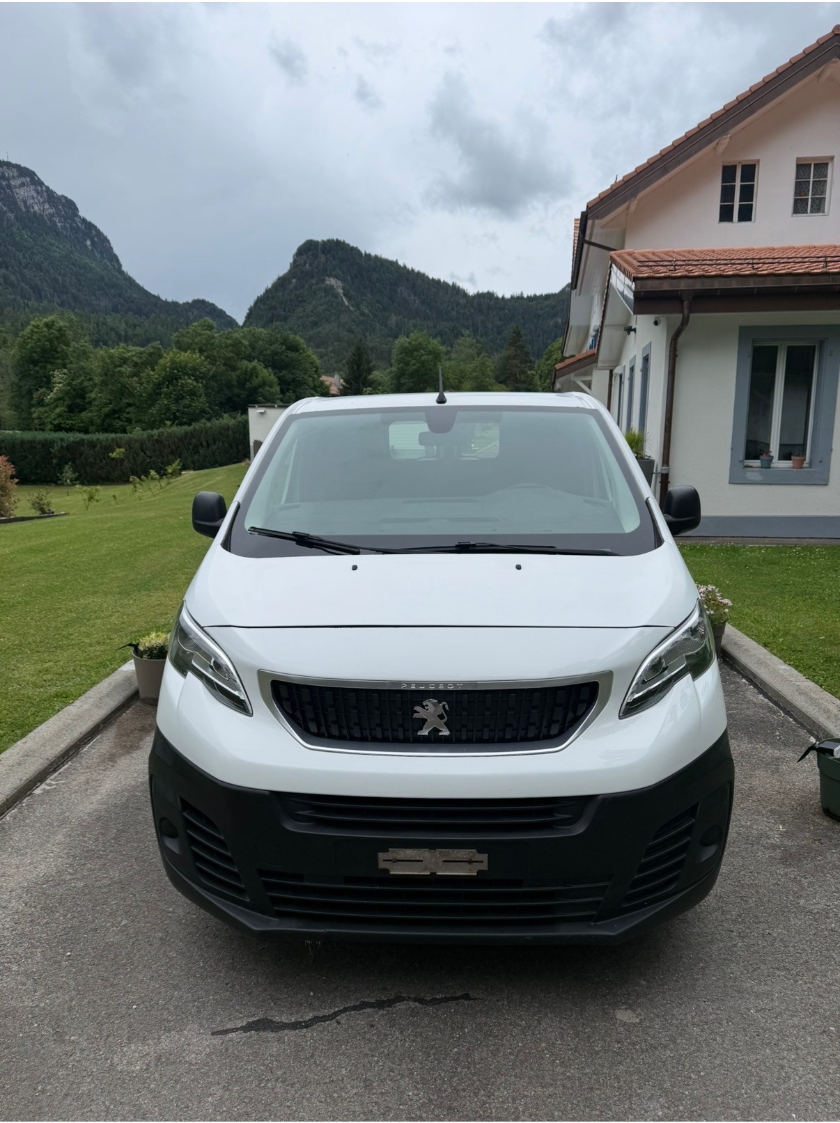 PEUGEOT 2.0 BlueHDi 120 Allure-image-5