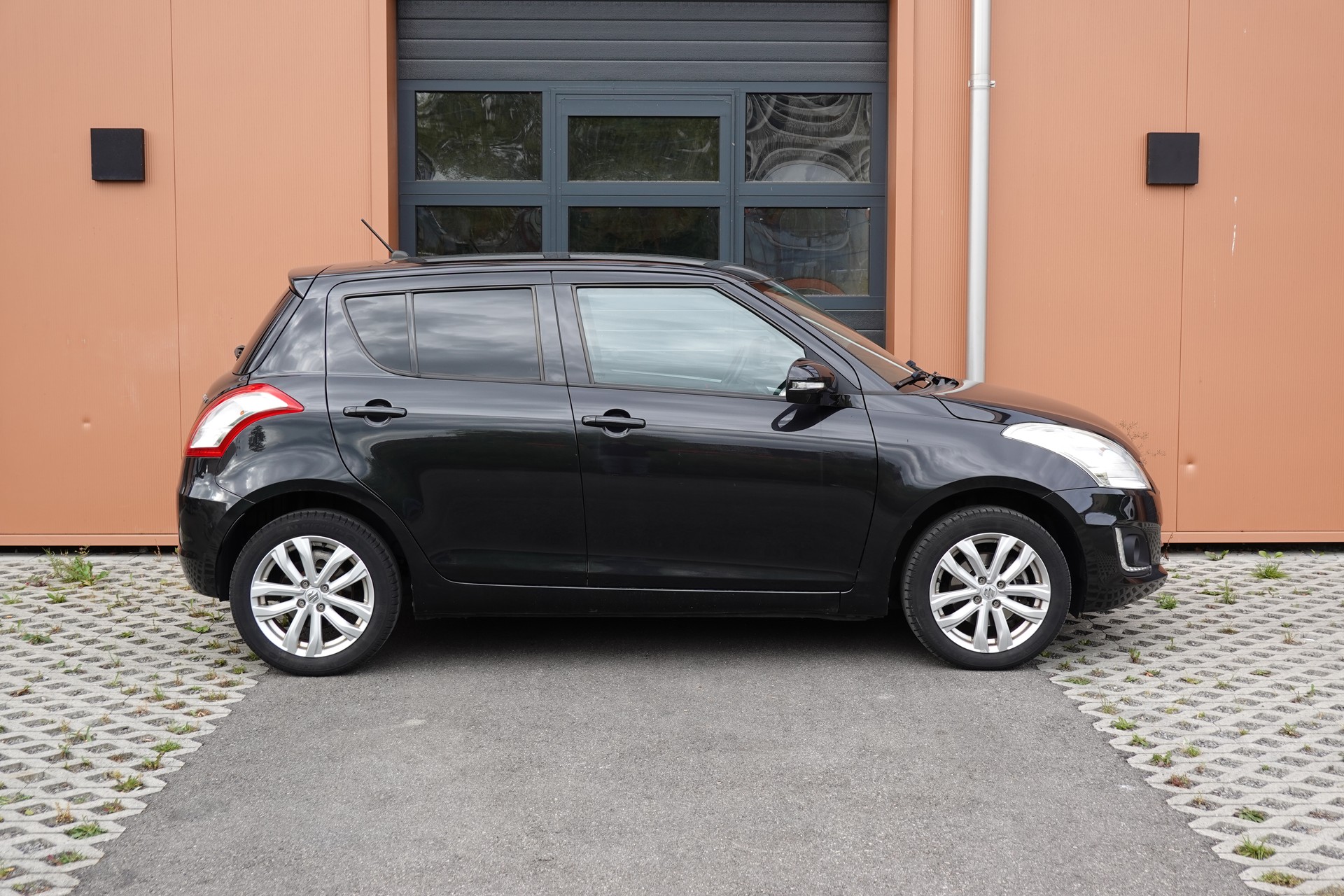 SUZUKI Swift 1.2i 16V GL Sergio Cellano 4x4-showroom-element-3