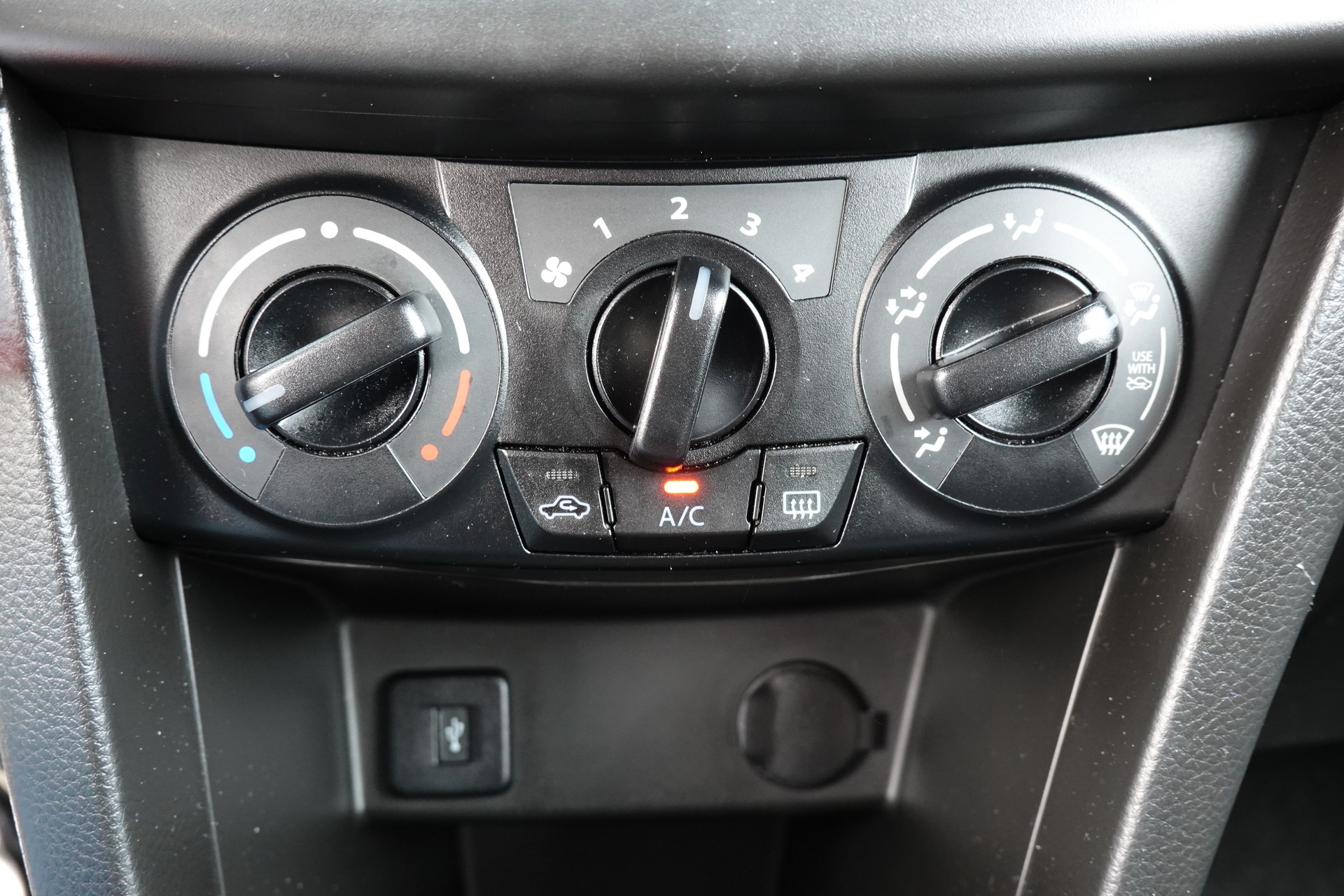 SUZUKI Swift 1.2i 16V GL Sergio Cellano 4x4-image-14