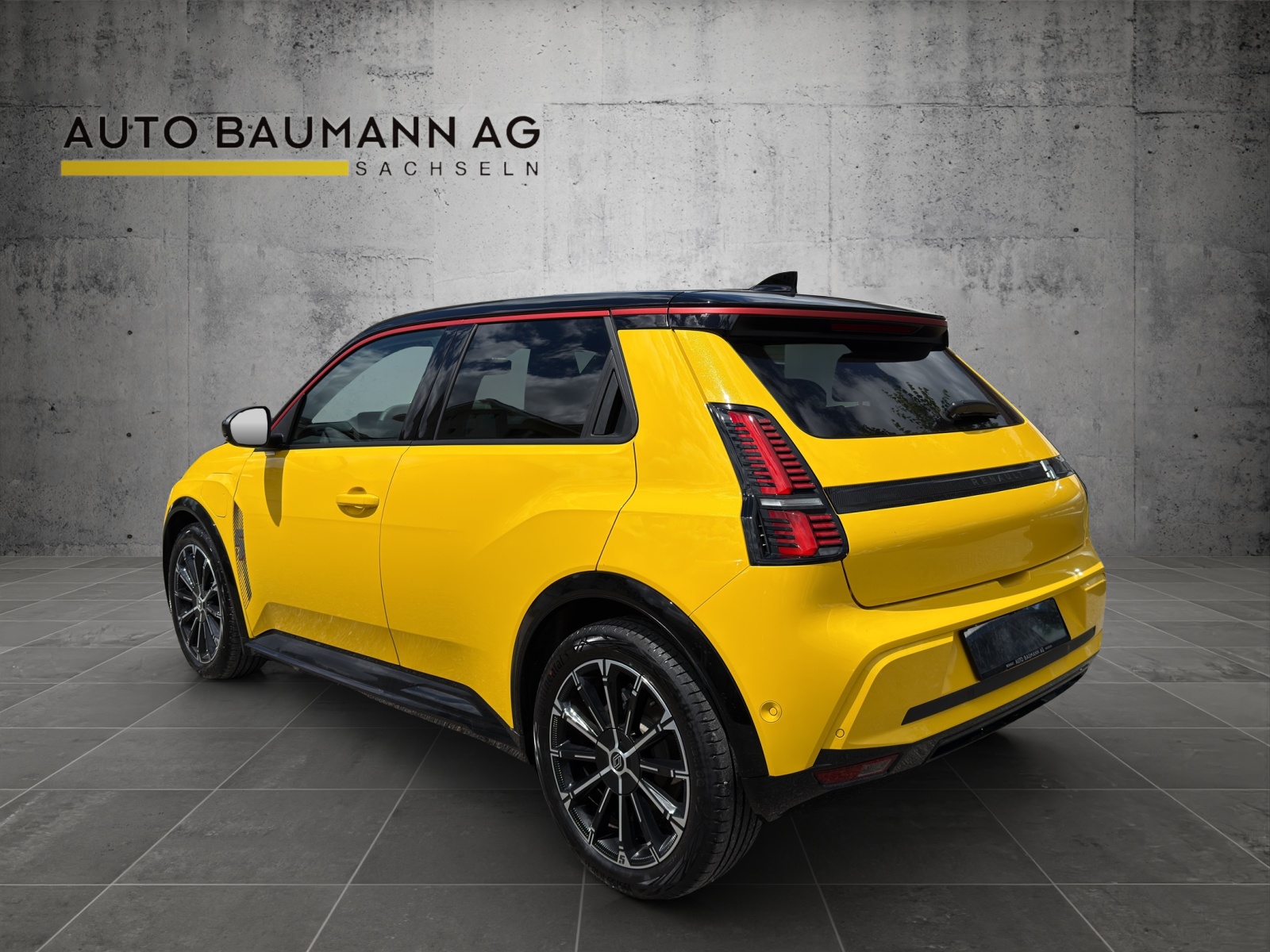 RENAULT R5 E-Tech Comfort Range 52 kWh Iconic Five-image-5