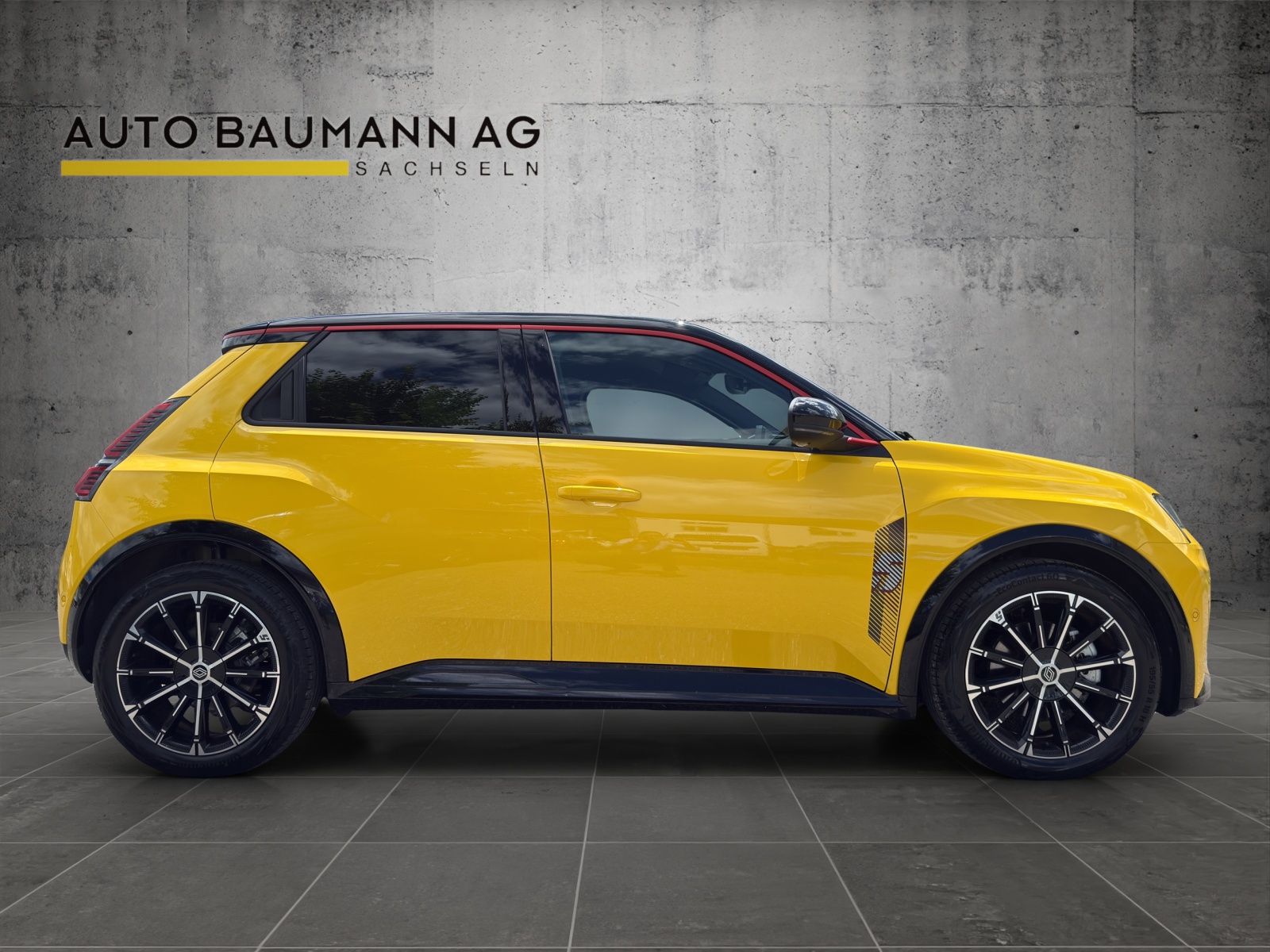 RENAULT R5 E-Tech Comfort Range 52 kWh Iconic Five-image-2