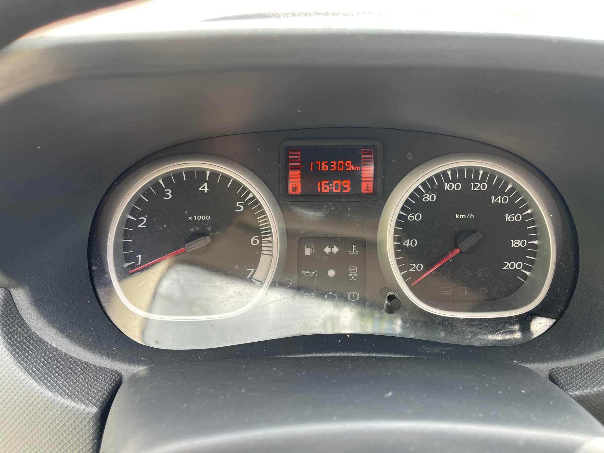 DACIA Duster 1.5 dCi Lauréate 4x4-image-12