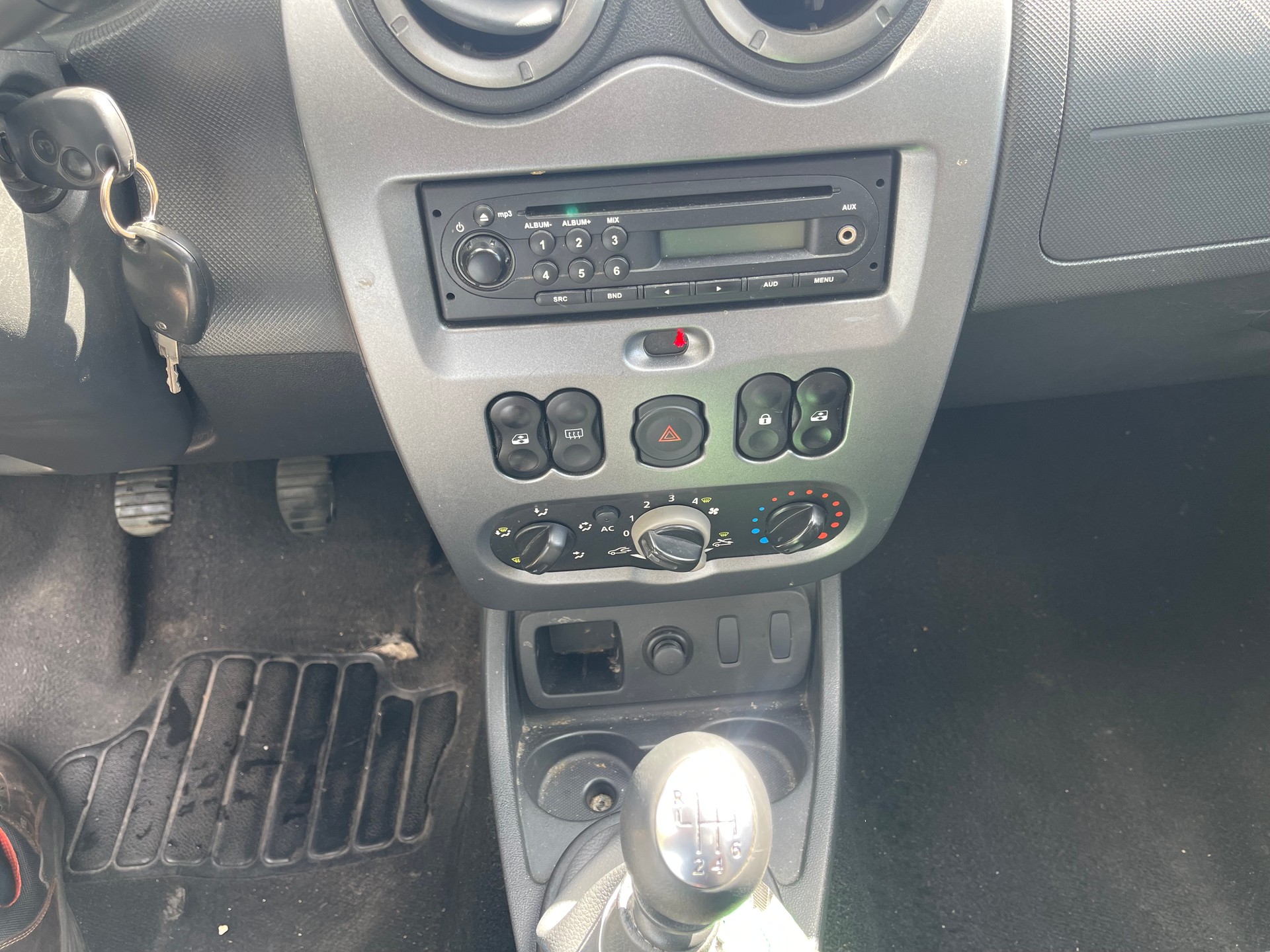 DACIA Duster 1.5 dCi Lauréate 4x4-image-10