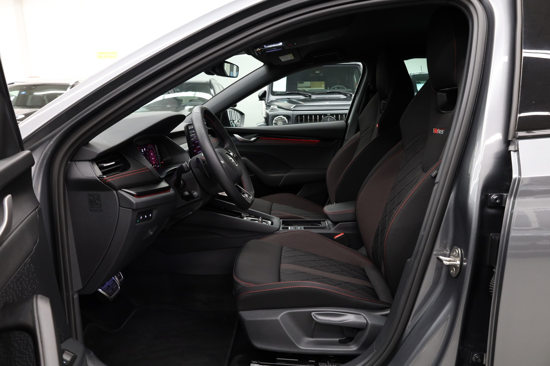 SKODA Octavia Limousine 2.0 TSI RS DSG-image-13