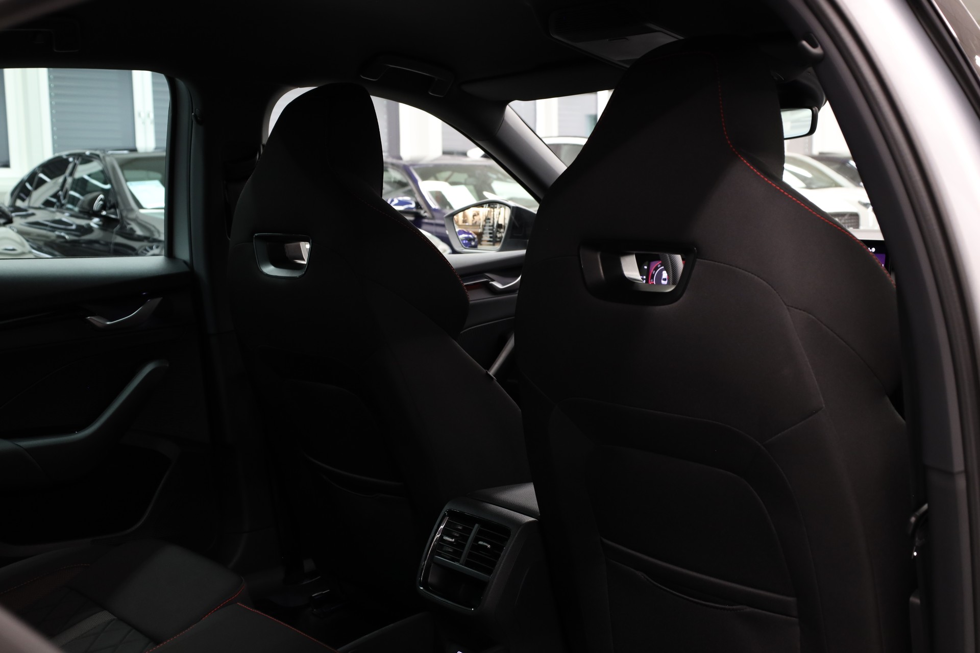 SKODA Octavia Limousine 2.0 TSI RS DSG-image-21
