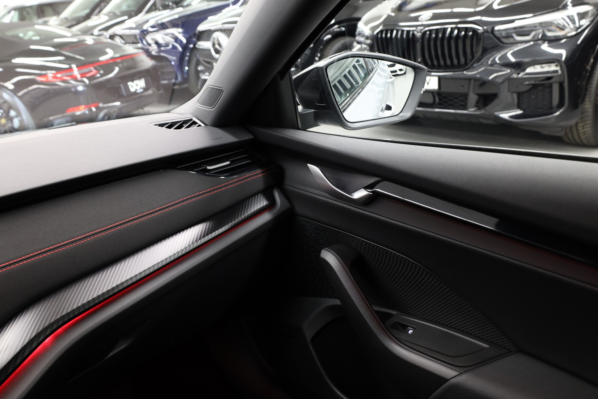 SKODA Octavia Limousine 2.0 TSI RS DSG-image-16