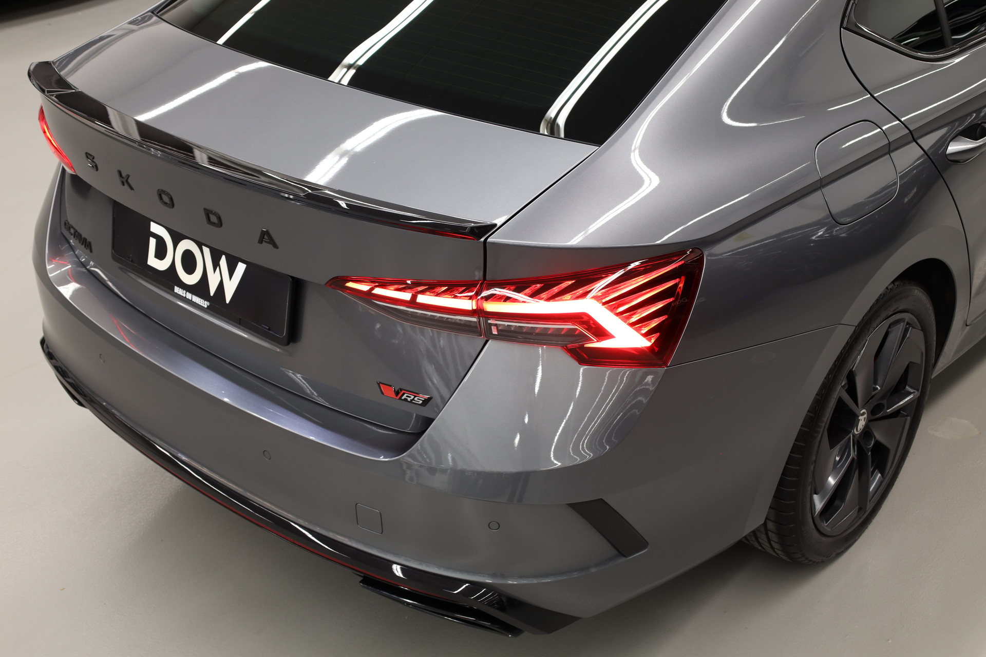 SKODA Octavia Limousine 2.0 TSI RS DSG-image-9