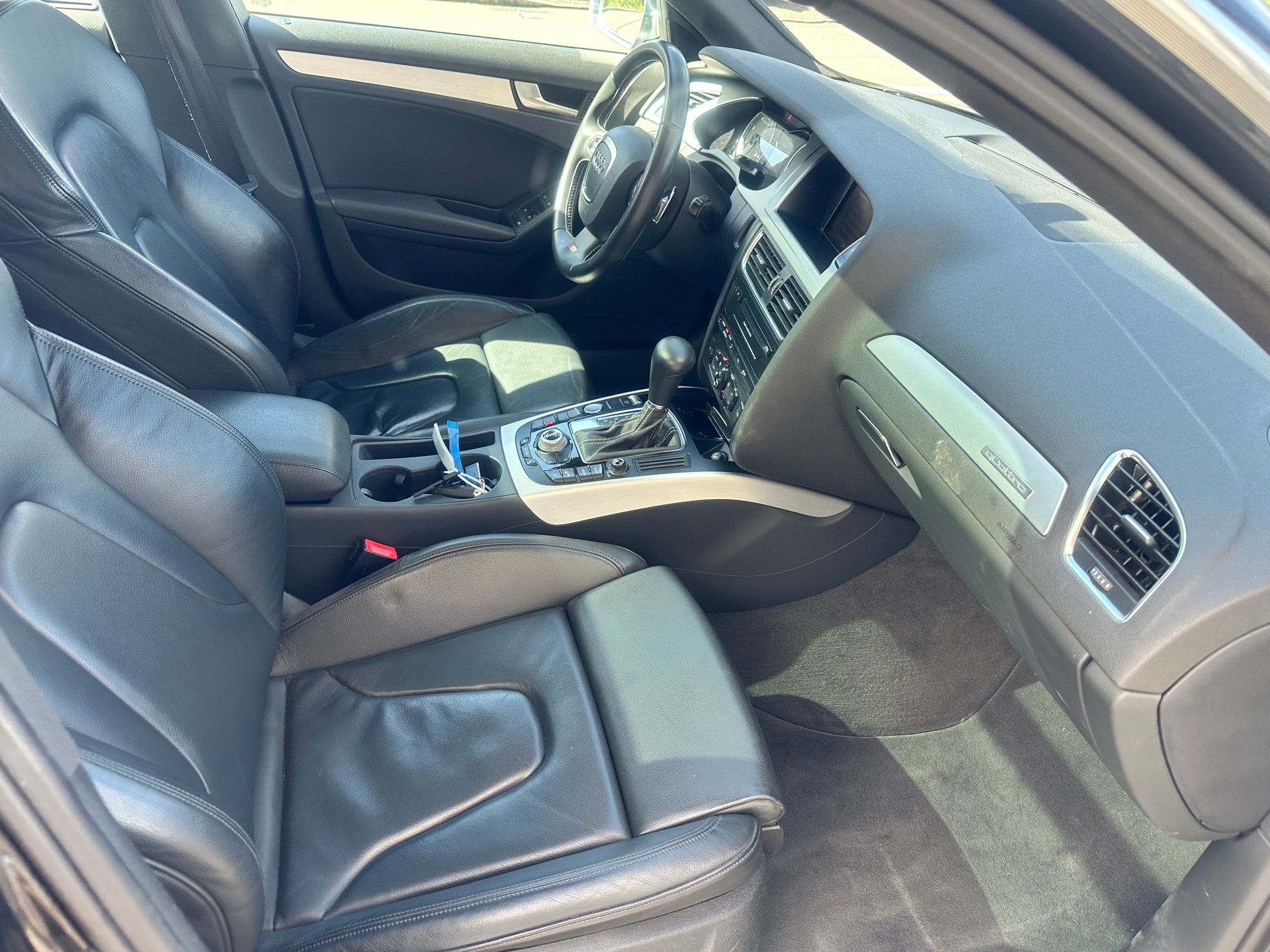 AUDI S4 Avant 3.0 TFSI quattro S-tronic-image-15