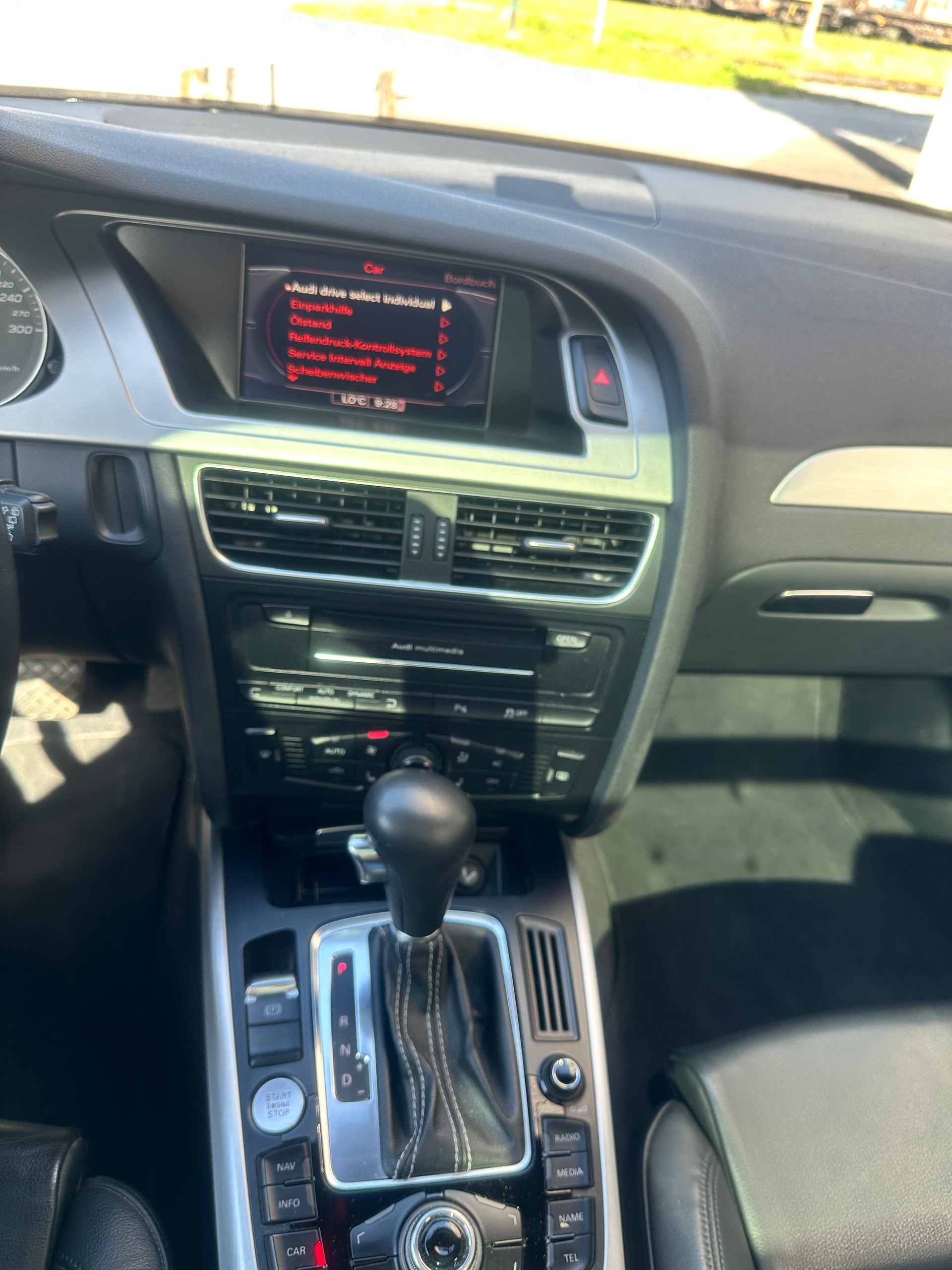 AUDI S4 Avant 3.0 TFSI quattro S-tronic-image-11