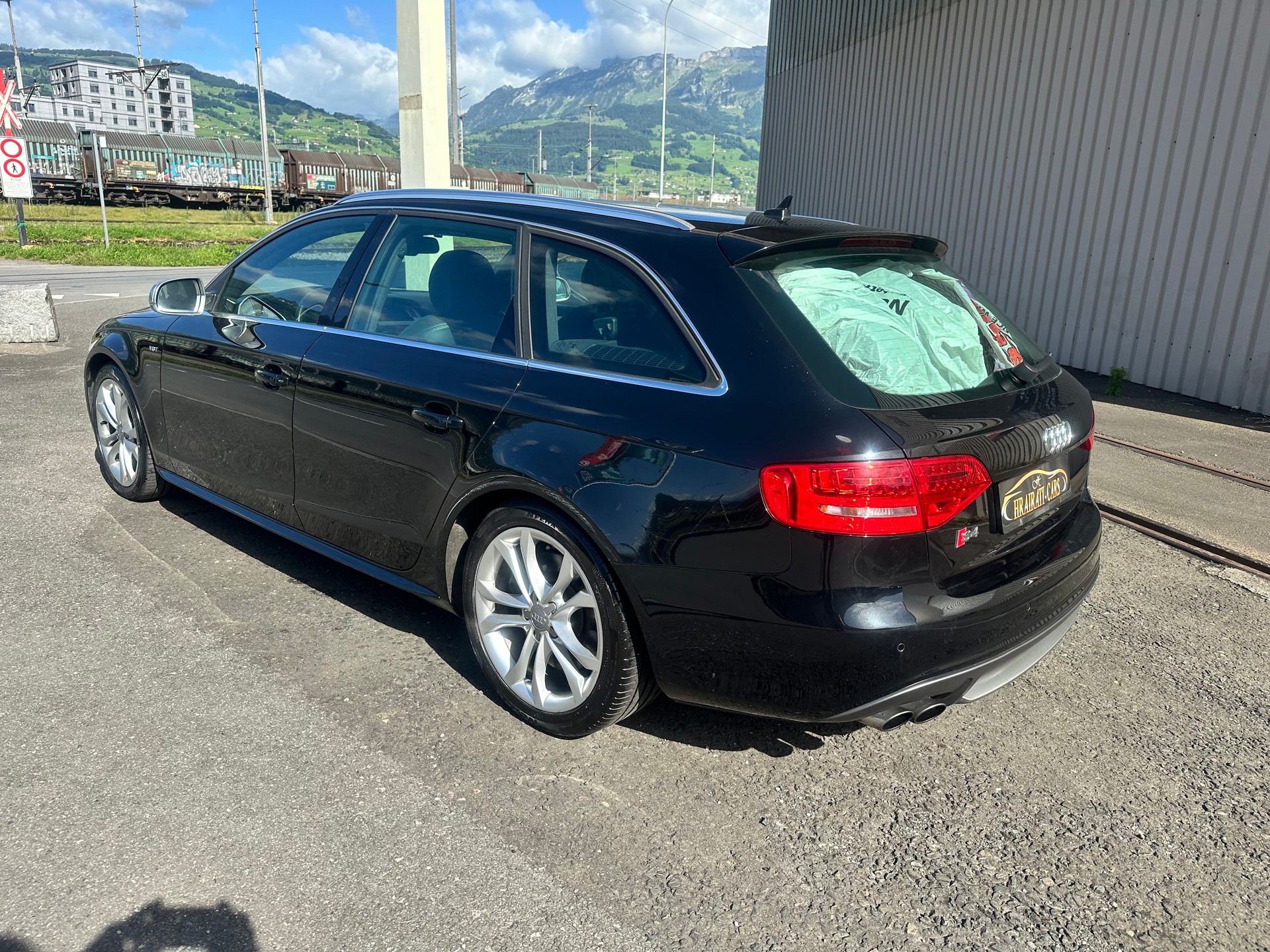 AUDI S4 Avant 3.0 TFSI quattro S-tronic-image-4