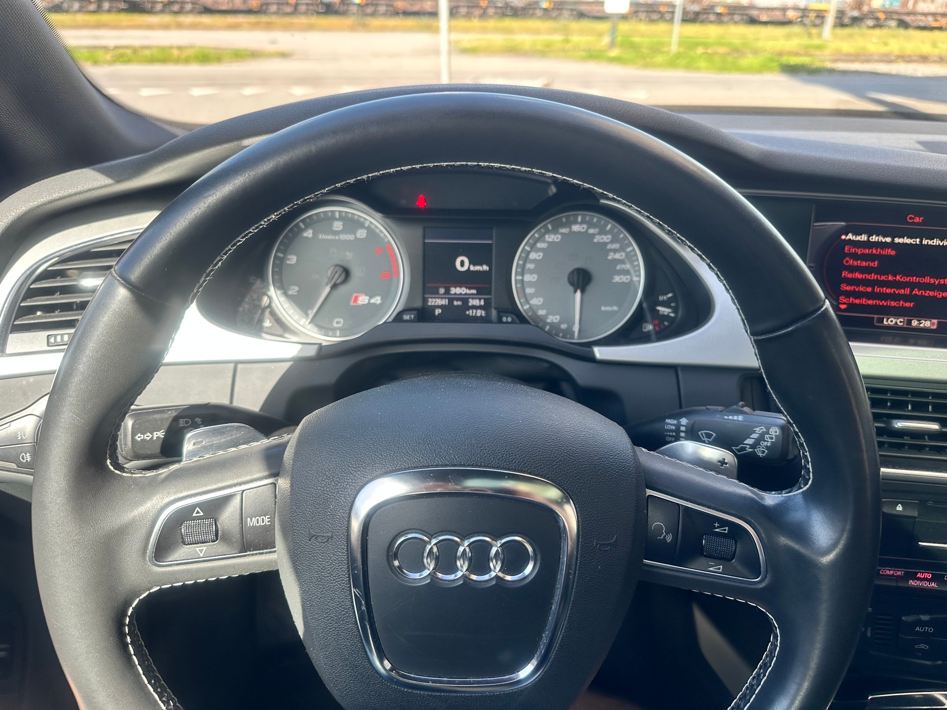 AUDI S4 Avant 3.0 TFSI quattro S-tronic-image-9