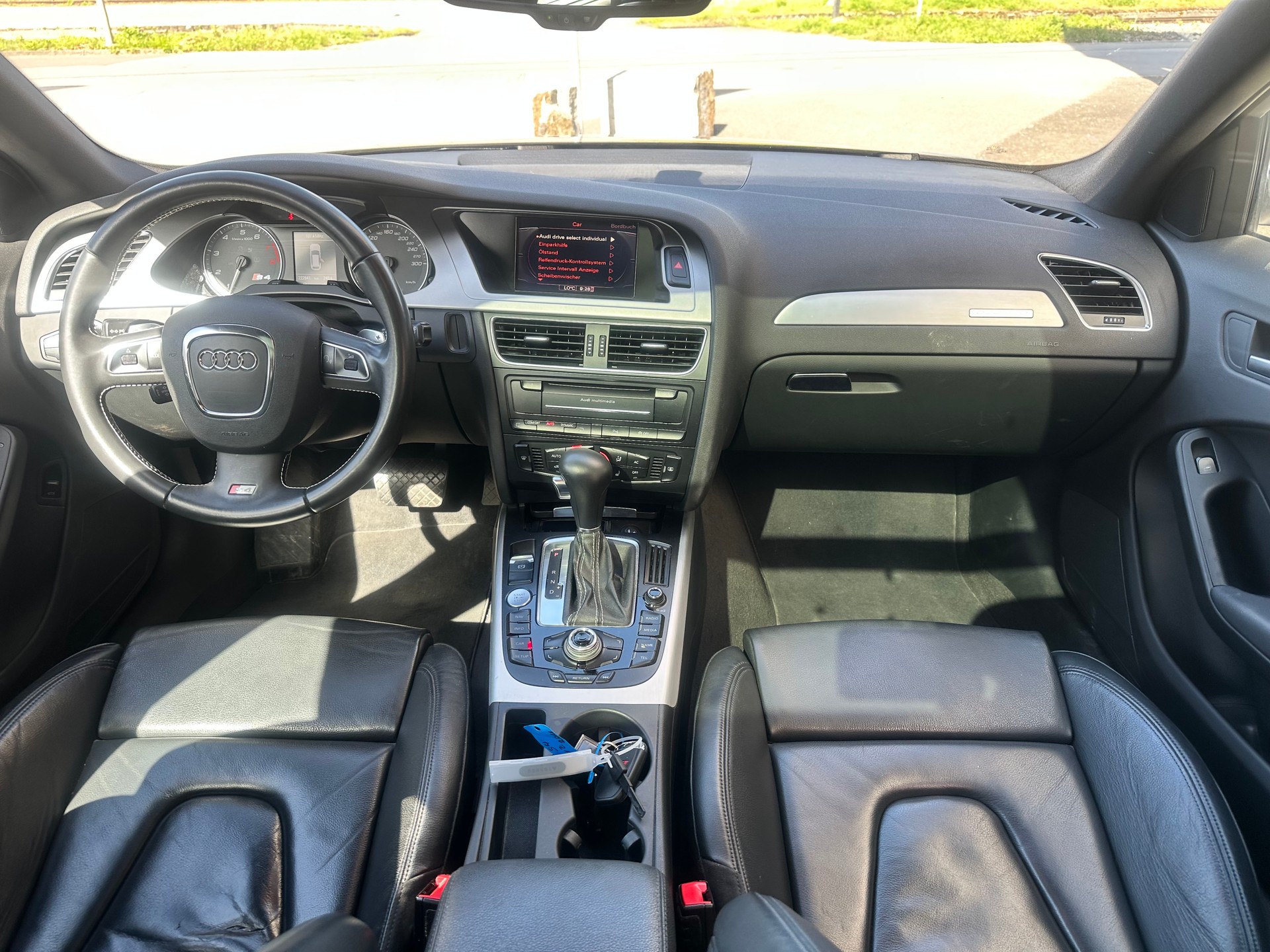 AUDI S4 Avant 3.0 TFSI quattro S-tronic-image-10