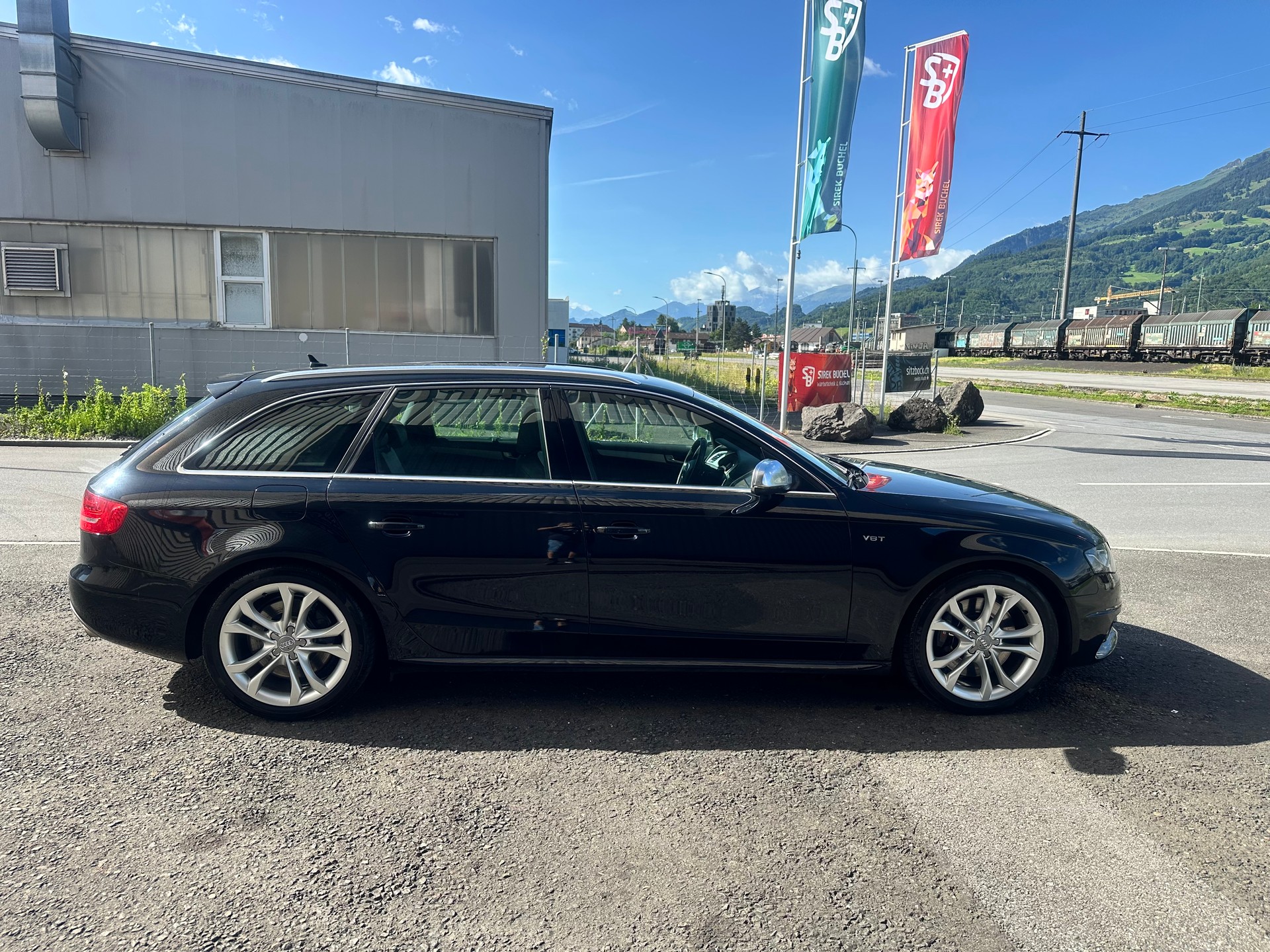 AUDI S4 Avant 3.0 TFSI quattro S-tronic-image-8