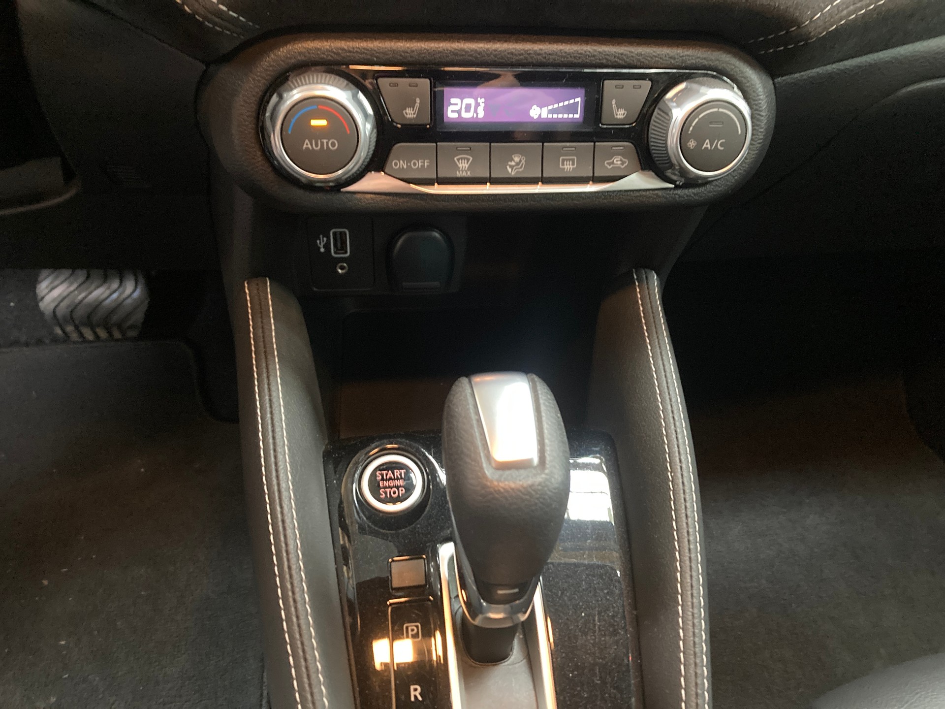 NISSAN Micra IG-T n-sport Xtronic-image-17