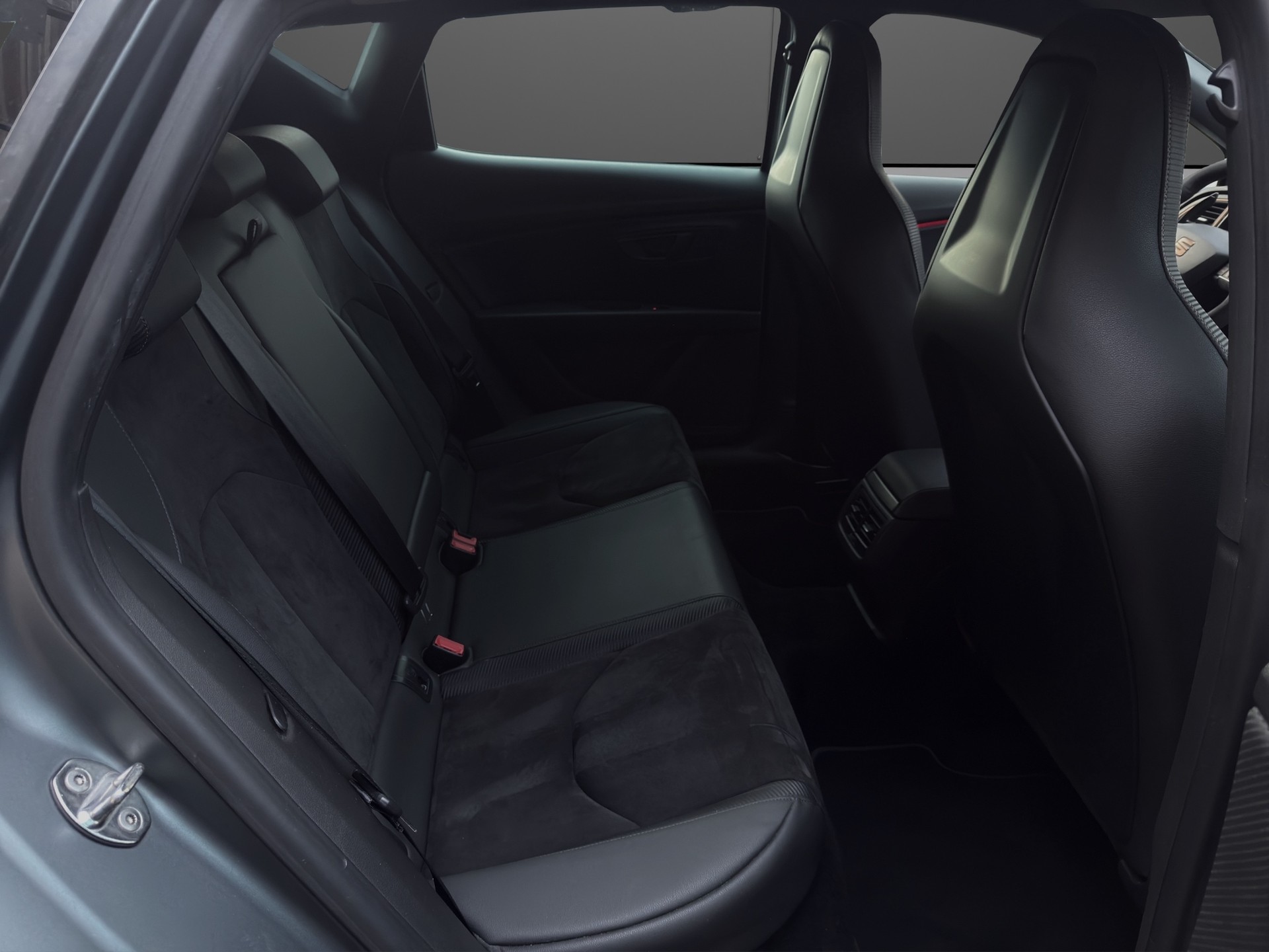 SEAT Leon 2.0 TSI Cupra R DSG-image-8