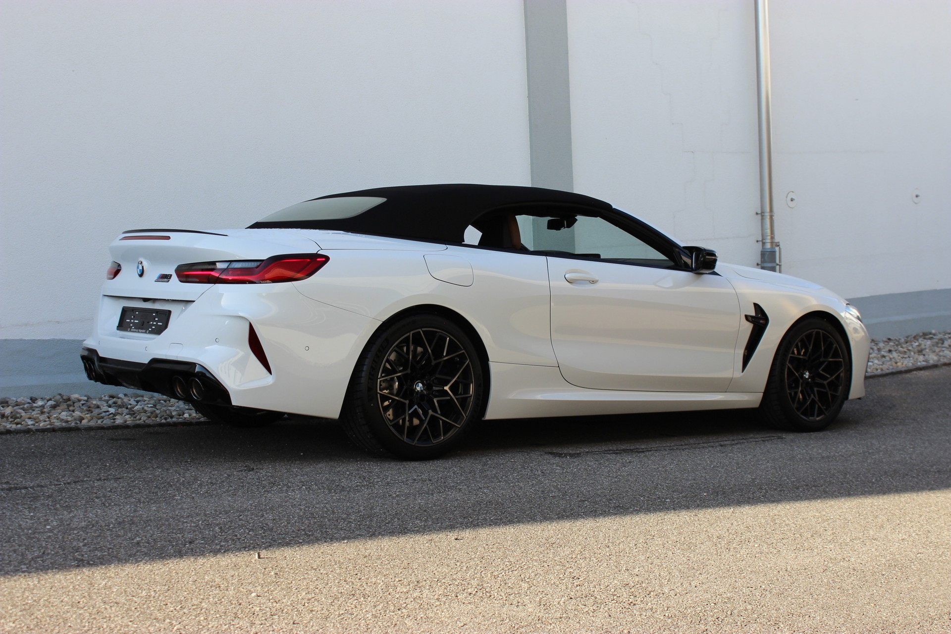 BMW M8 xDrive M Competition Cabrio-image-18