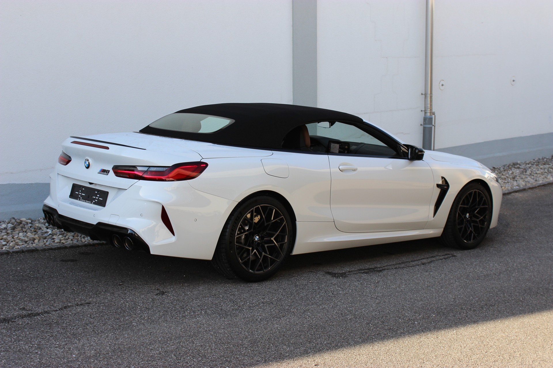 BMW M8 xDrive M Competition Cabrio-image-4