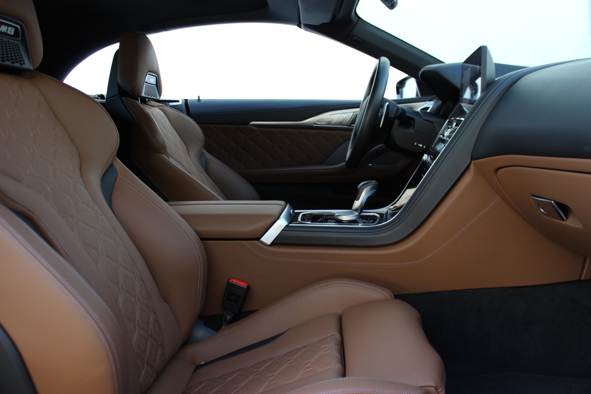 BMW M8 xDrive M Competition Cabrio-image-17