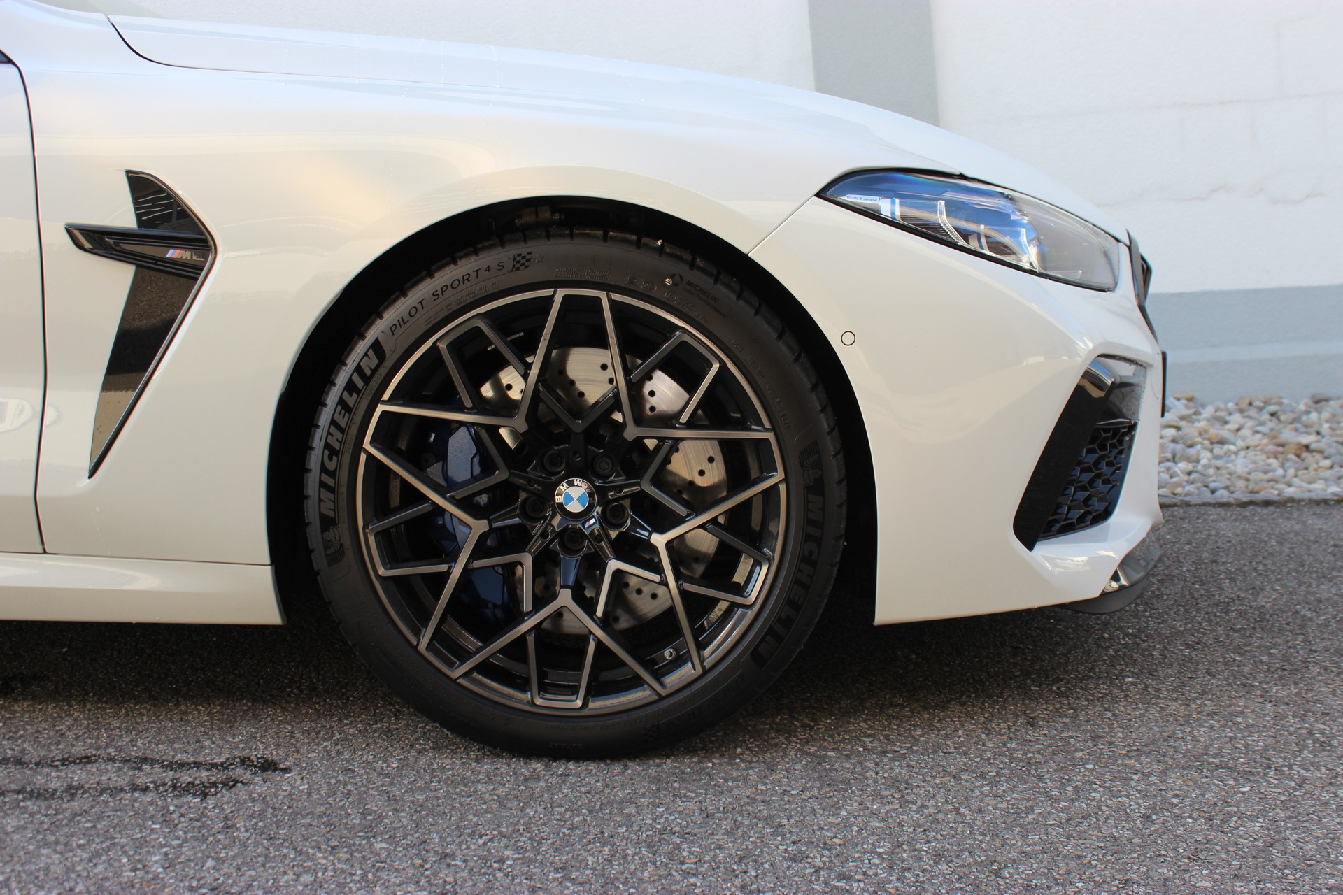 BMW M8 xDrive M Competition Cabrio-image-6