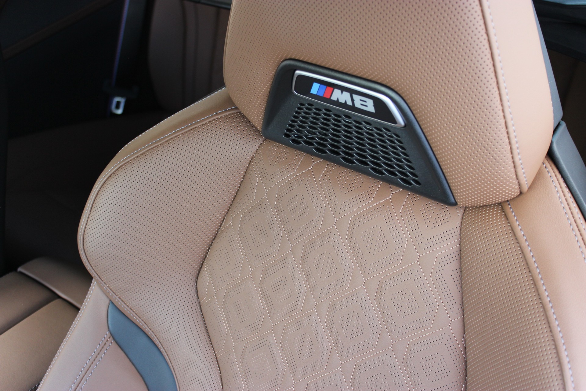 BMW M8 xDrive M Competition Cabrio-image-14