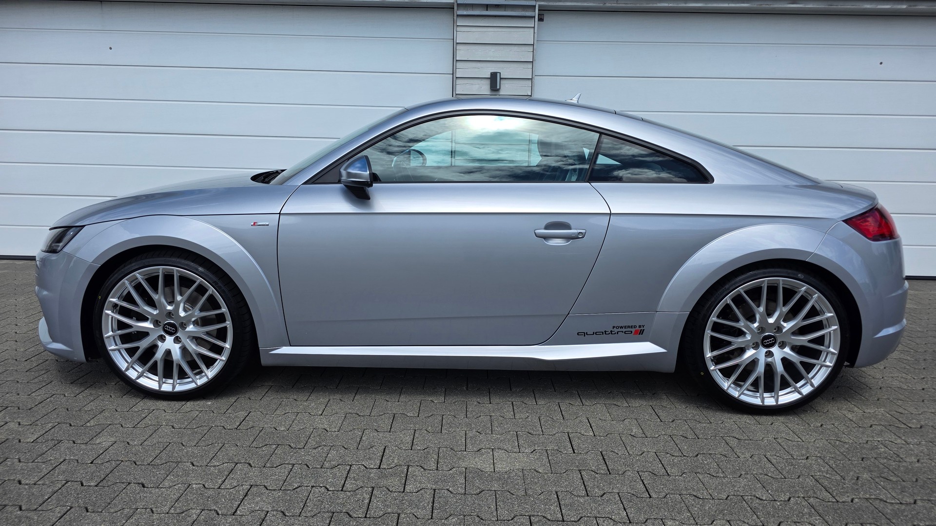 AUDI TTS Coupé 2.0 TFSI quattro S-tronic-image-2