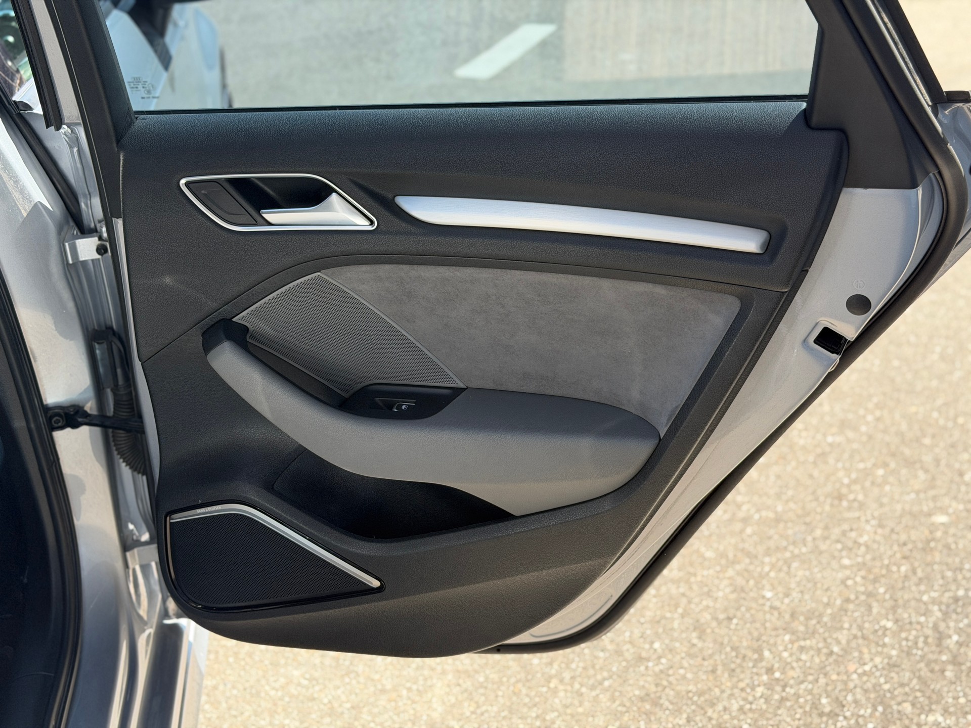 AUDI S3 Sportback 2.0 TFSI quattro S-tronic-image-22