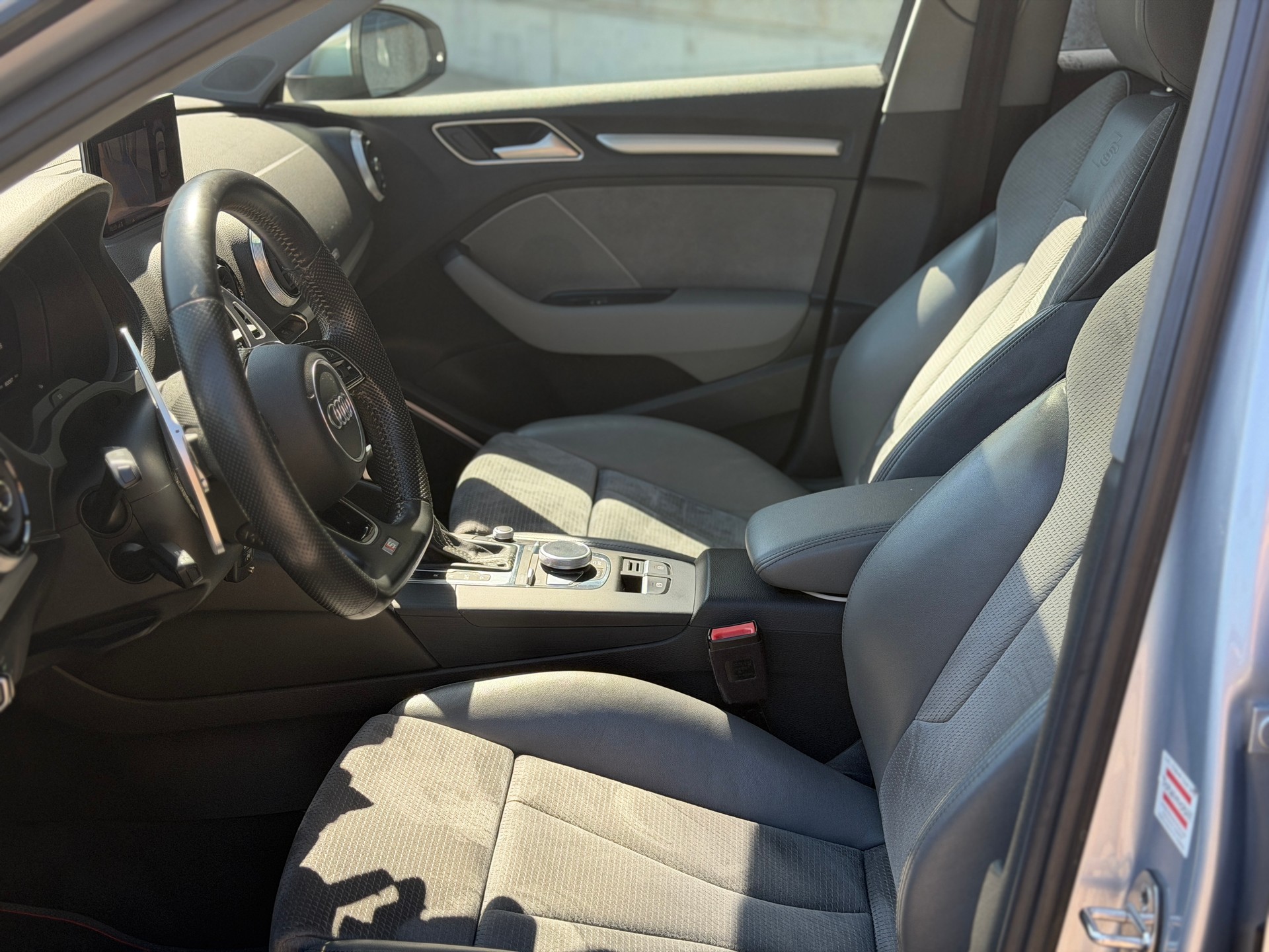 AUDI S3 Sportback 2.0 TFSI quattro S-tronic-image-13
