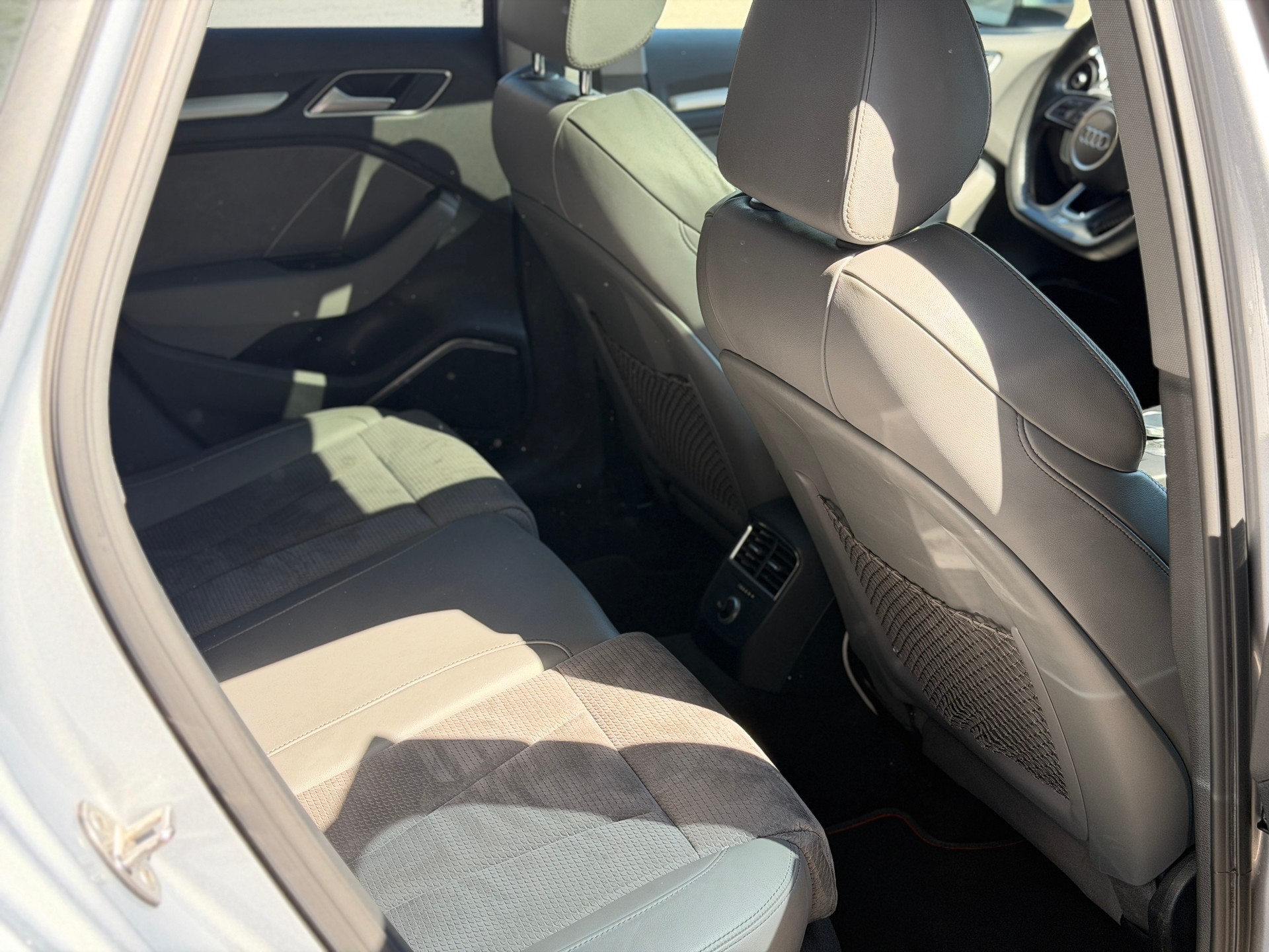 AUDI S3 Sportback 2.0 TFSI quattro S-tronic-image-18