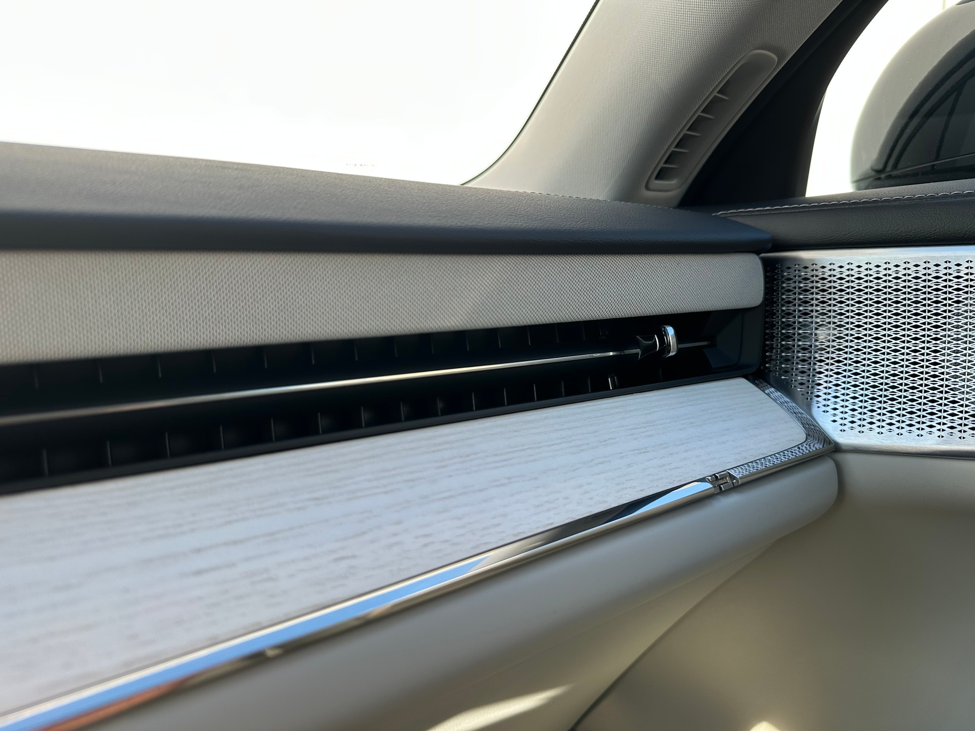 VOLVO ES90 Ultra-image-12