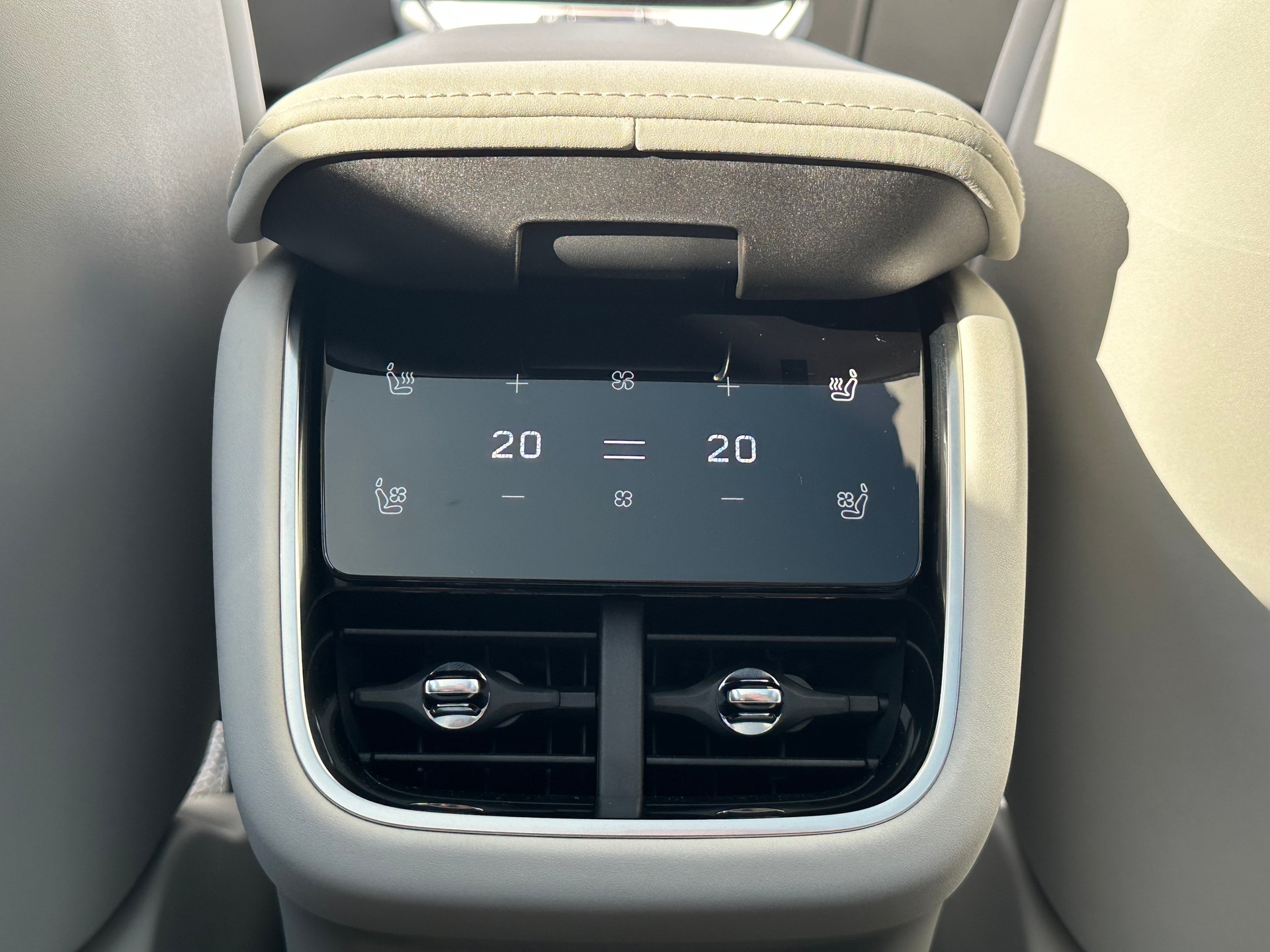 VOLVO ES90 Ultra-image-14