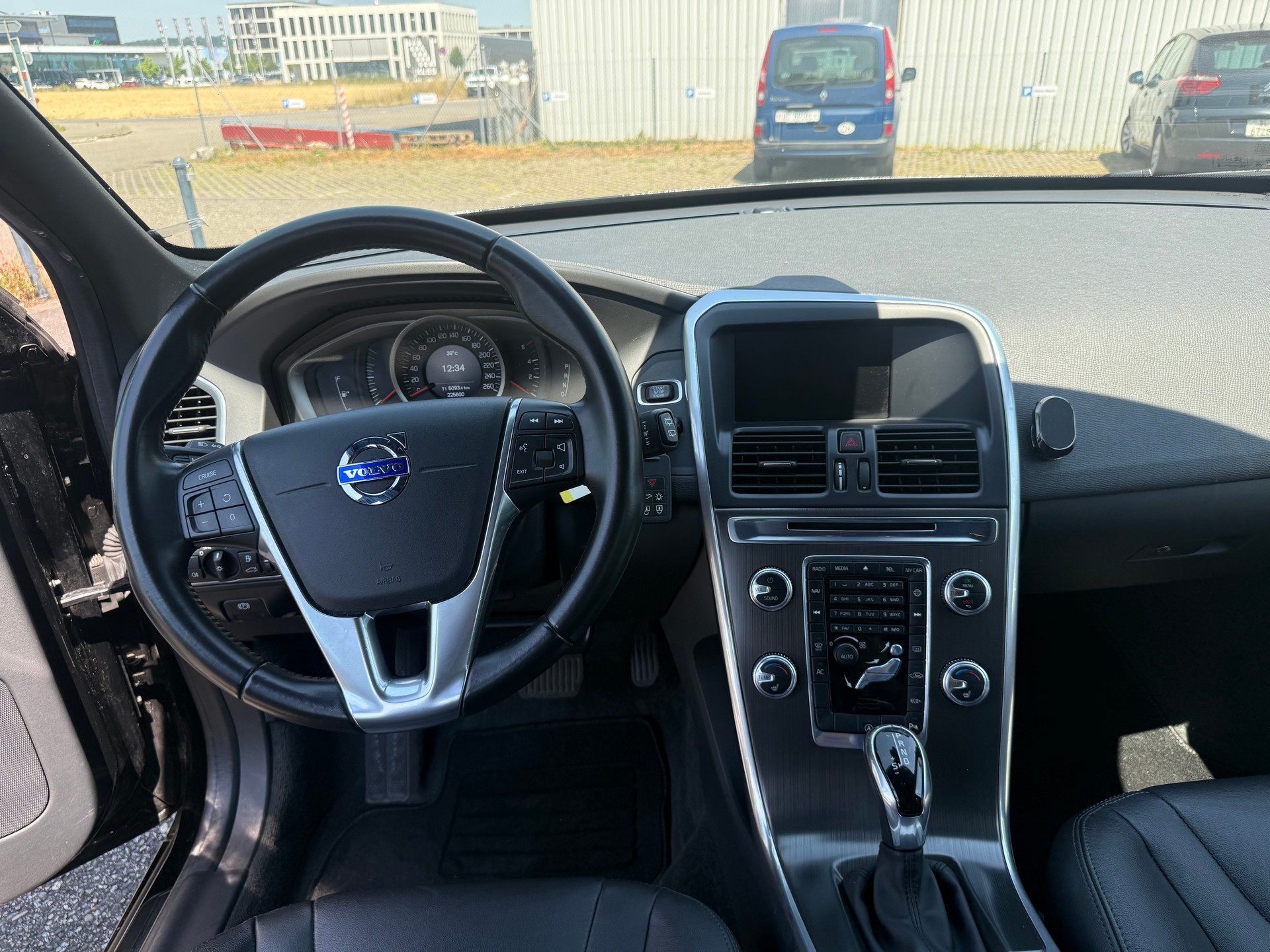 VOLVO XC60 D4 OceanRace Geartronic-image-10