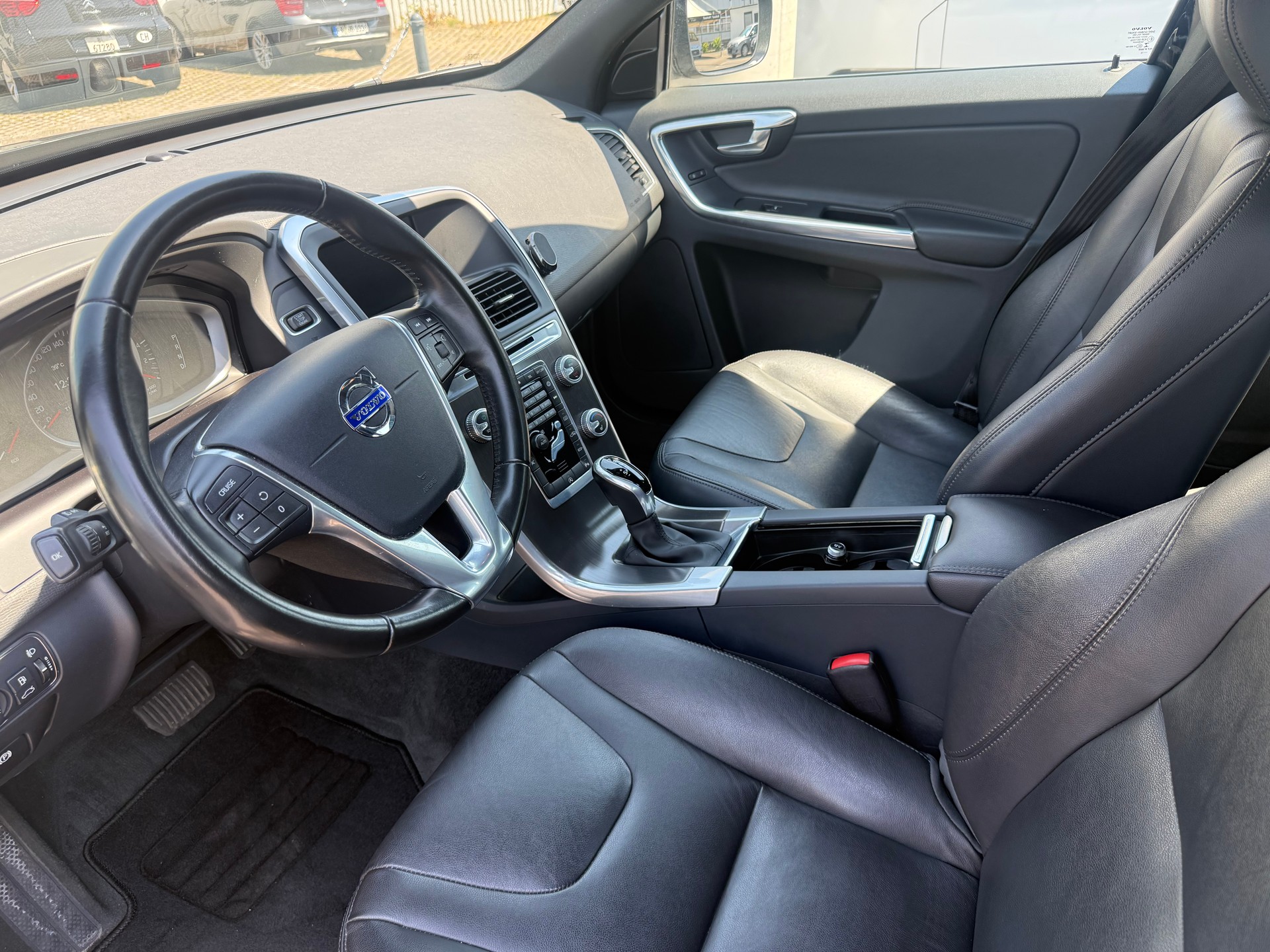 VOLVO XC60 D4 OceanRace Geartronic-image-8