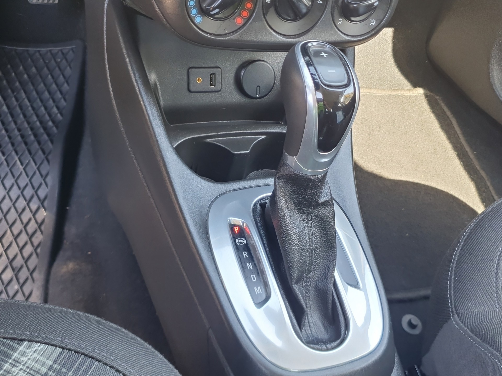 OPEL Corsa 1.4 TP Color Edition Automatic-image-8