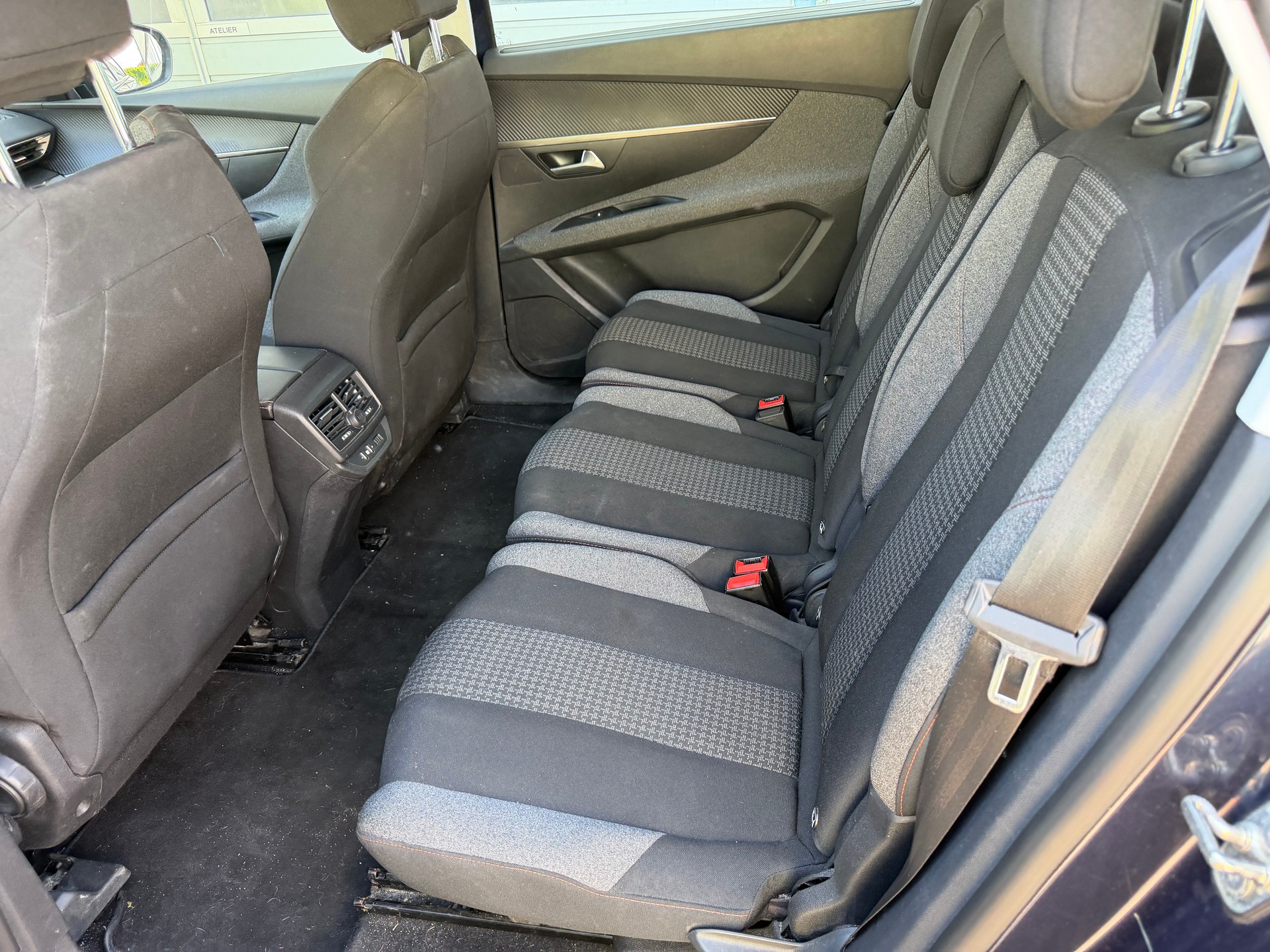 PEUGEOT 5008 1.2 Pure Tech Access-image-6