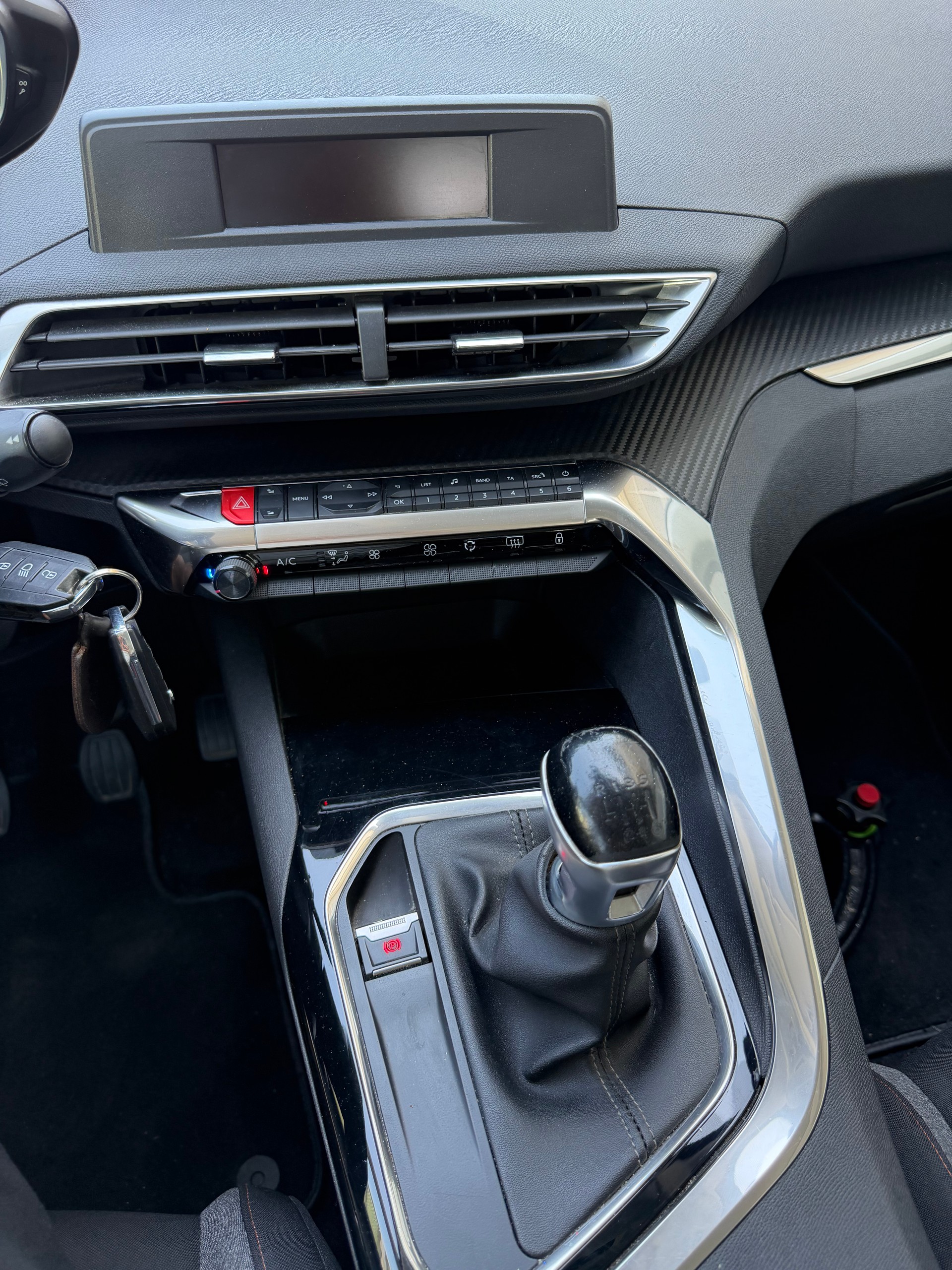 PEUGEOT 5008 1.2 Pure Tech Access-image-9