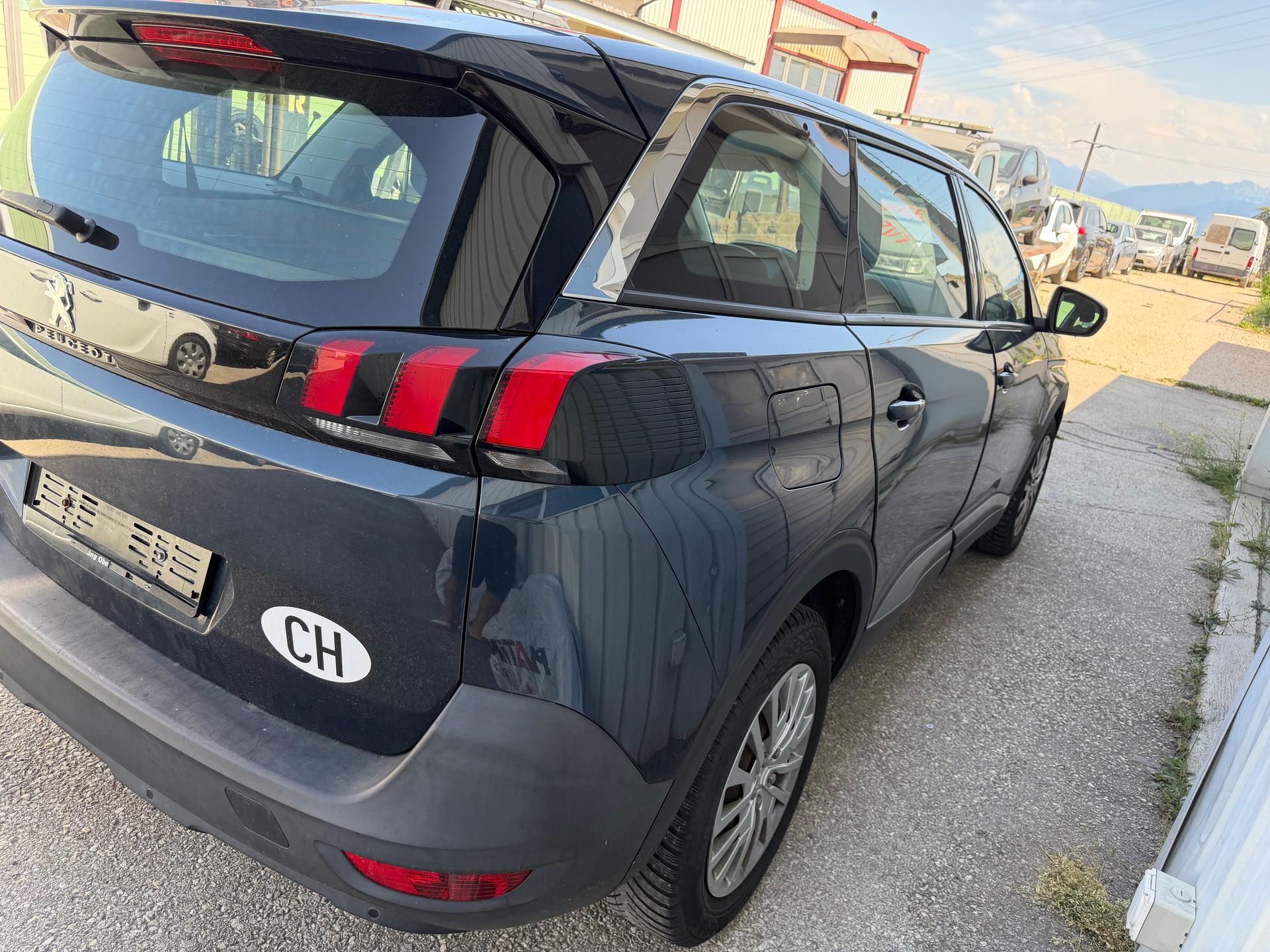 PEUGEOT 5008 1.2 Pure Tech Access-image-3