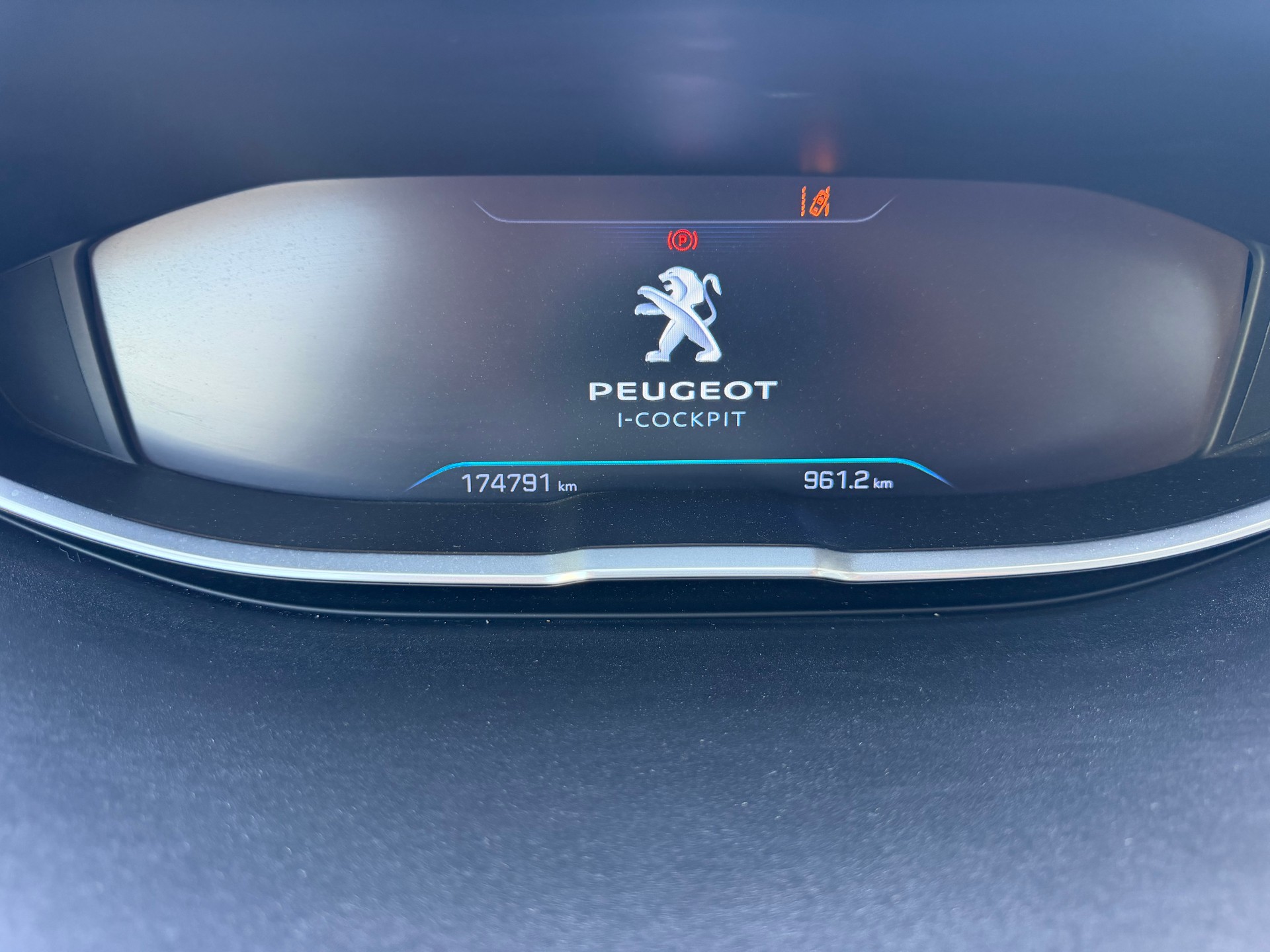PEUGEOT 5008 1.2 Pure Tech Access-image-10
