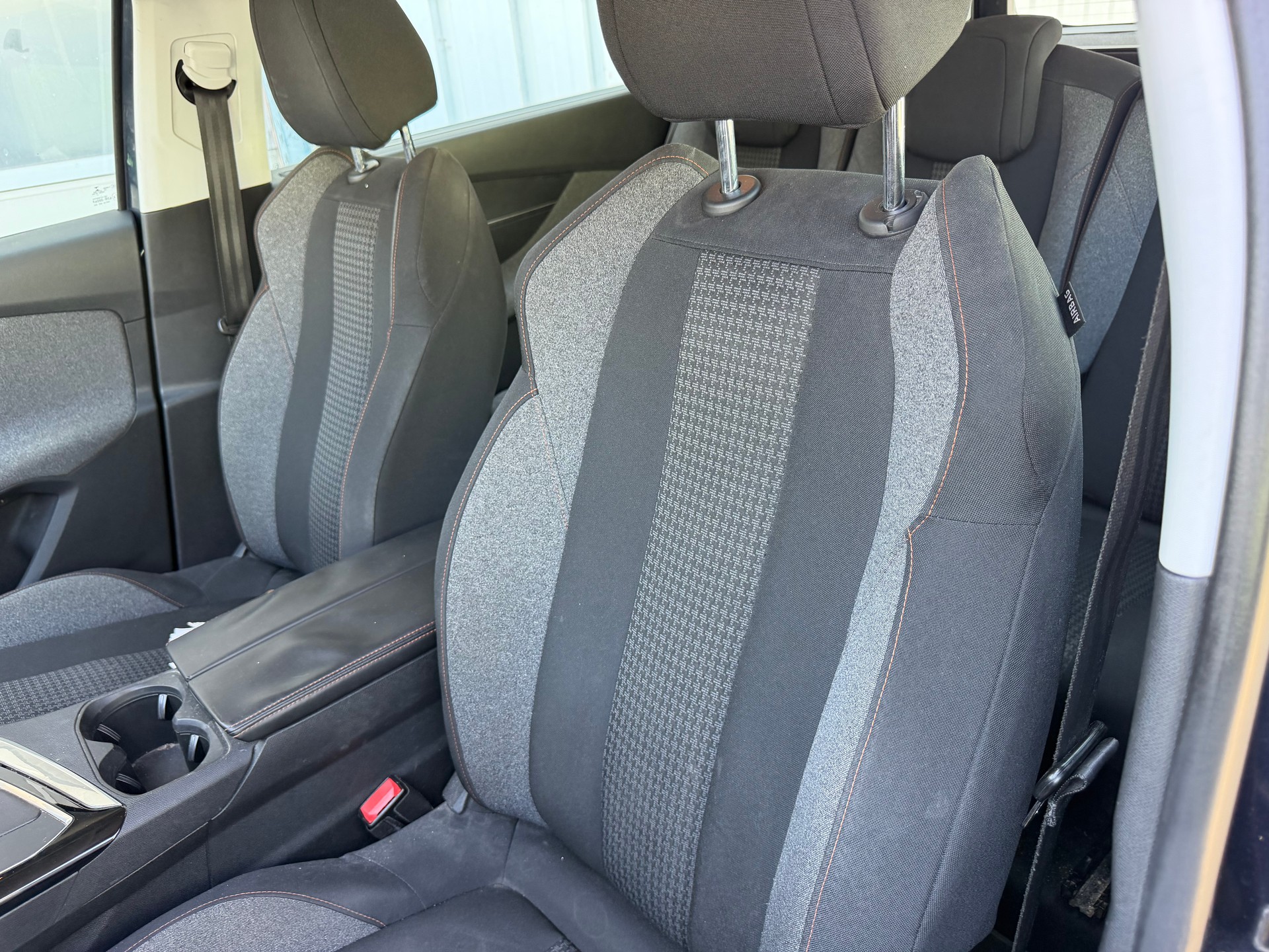 PEUGEOT 5008 1.2 Pure Tech Access-image-5