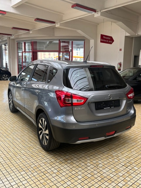 SUZUKI SX4 S-Cross 1.4 16V Compact Top Hybrid 4WD-image-2