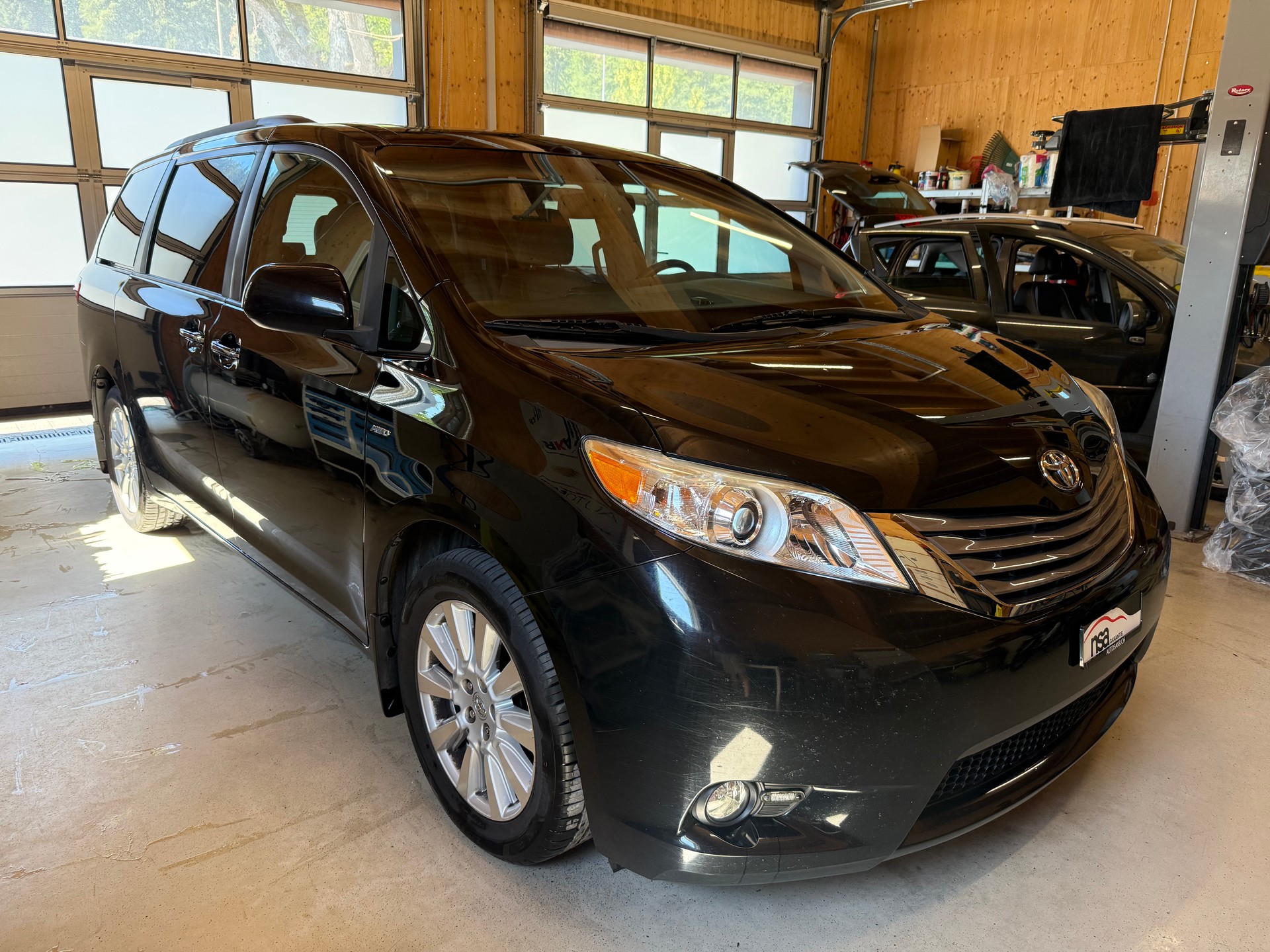 TOYOTA Sienna 3.5 A 4WD-showroom-element-2